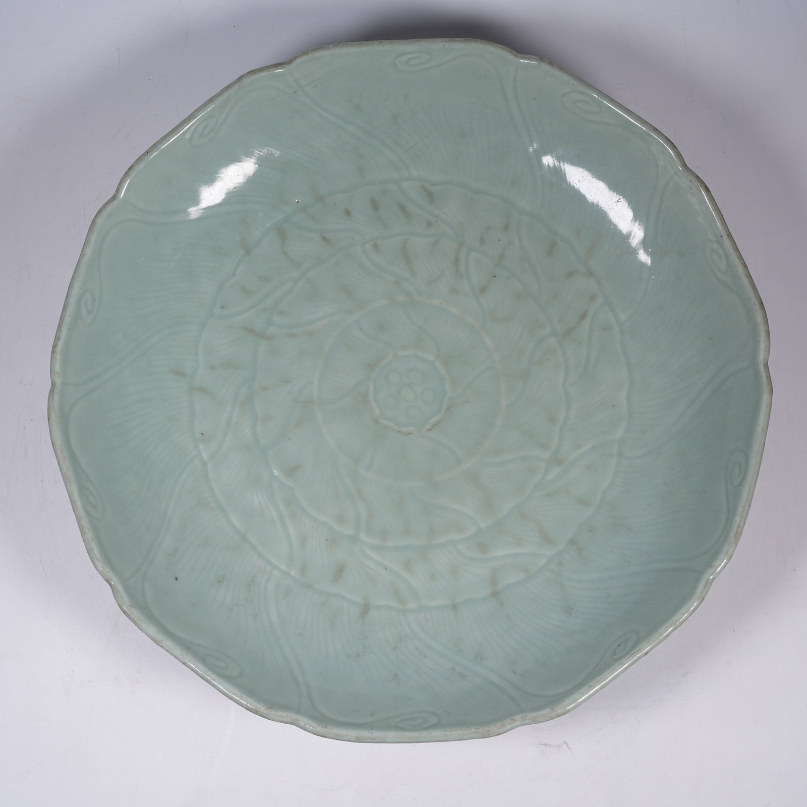 A LARGE POWDER GREEN GLAZE FLORAL-RIMMED PLATE: Large Powder Green Glaze Floral-rimmed Plate