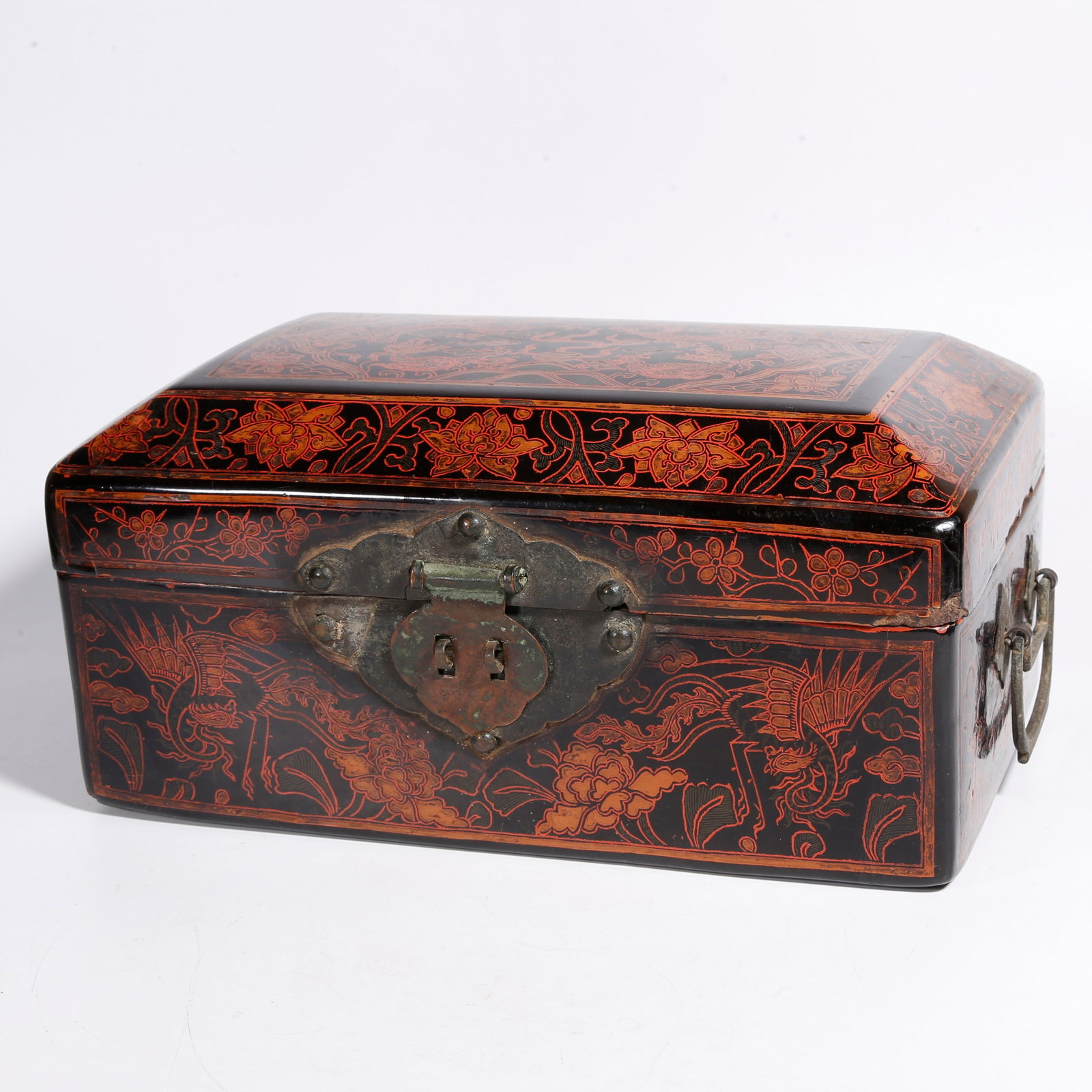 A PAINTED LACQUER COVERED BOX WITH DRAGON PATTERN (1 of 10)