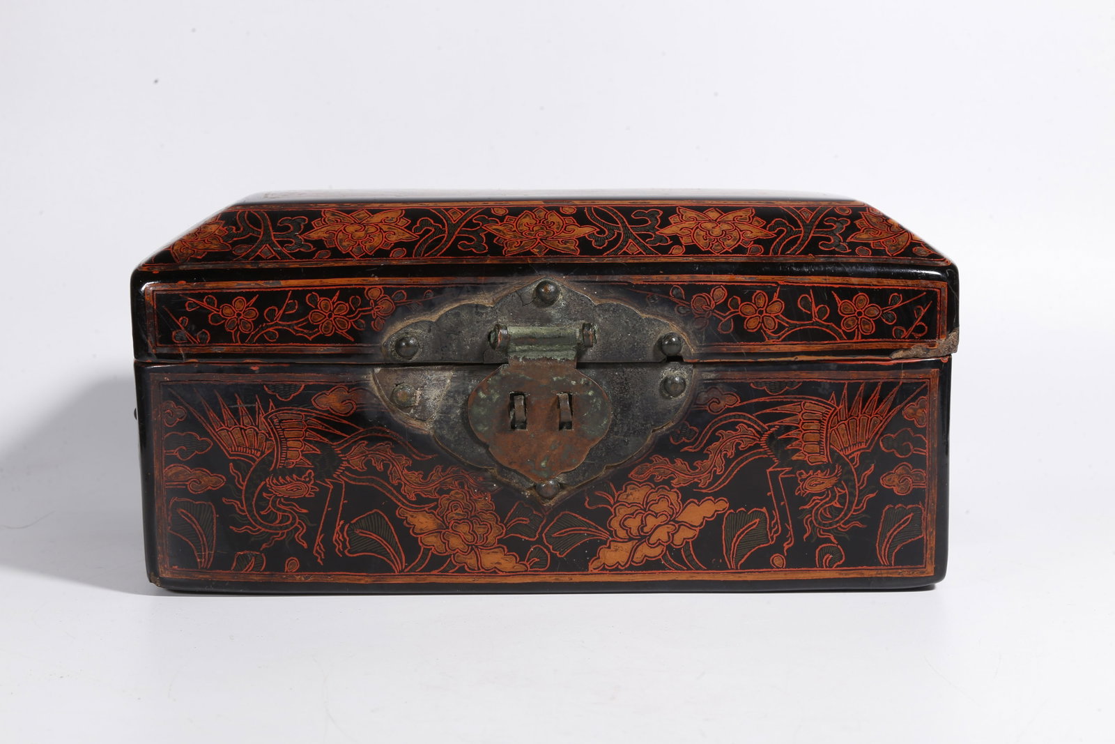 A PAINTED LACQUER COVERED BOX WITH DRAGON PATTERN - 2