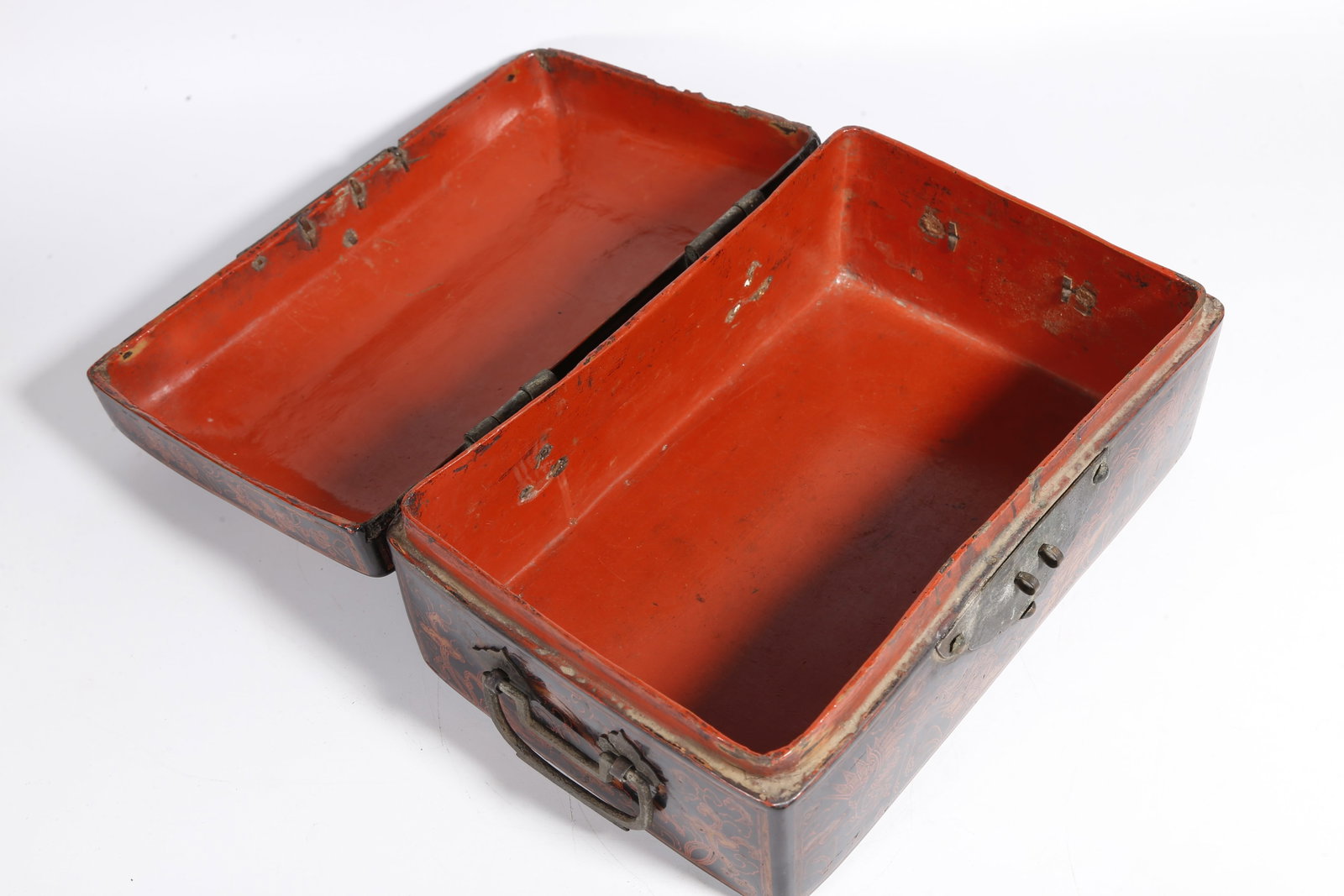 A PAINTED LACQUER COVERED BOX WITH DRAGON PATTERN - 9