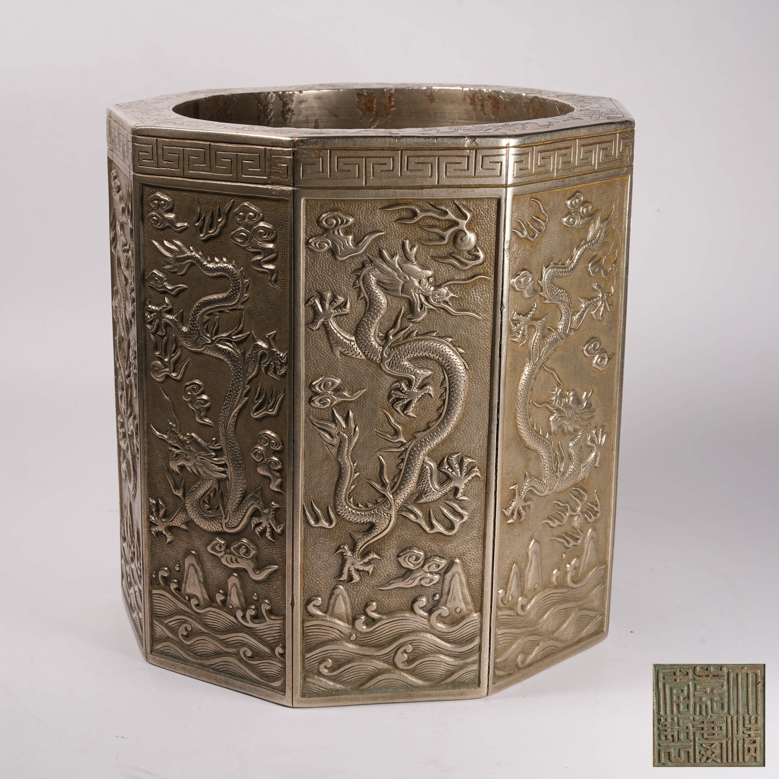 A WHITE BRONZE LARGE BRUSH POT WITH RIVER CLIFF AND SEA WATER PATTERN (1 of 9)