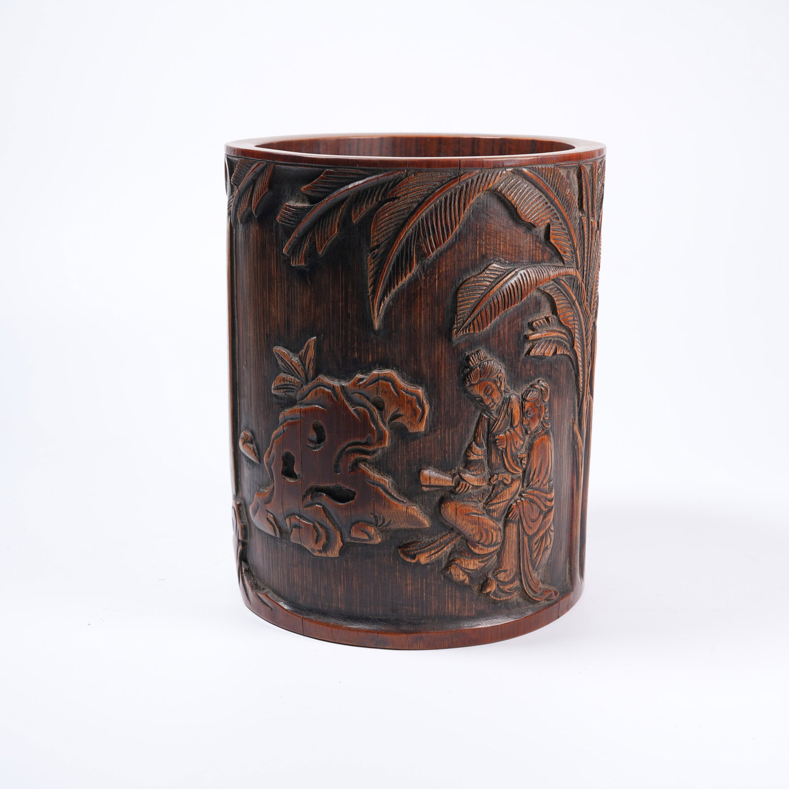 A BAMBOO ROOT CARVED BRUSH POT WITH COURTYARD BEAUTY PATTERN: Bamboo Root Carved Brush Pot with Courtyard Beauty Pattern