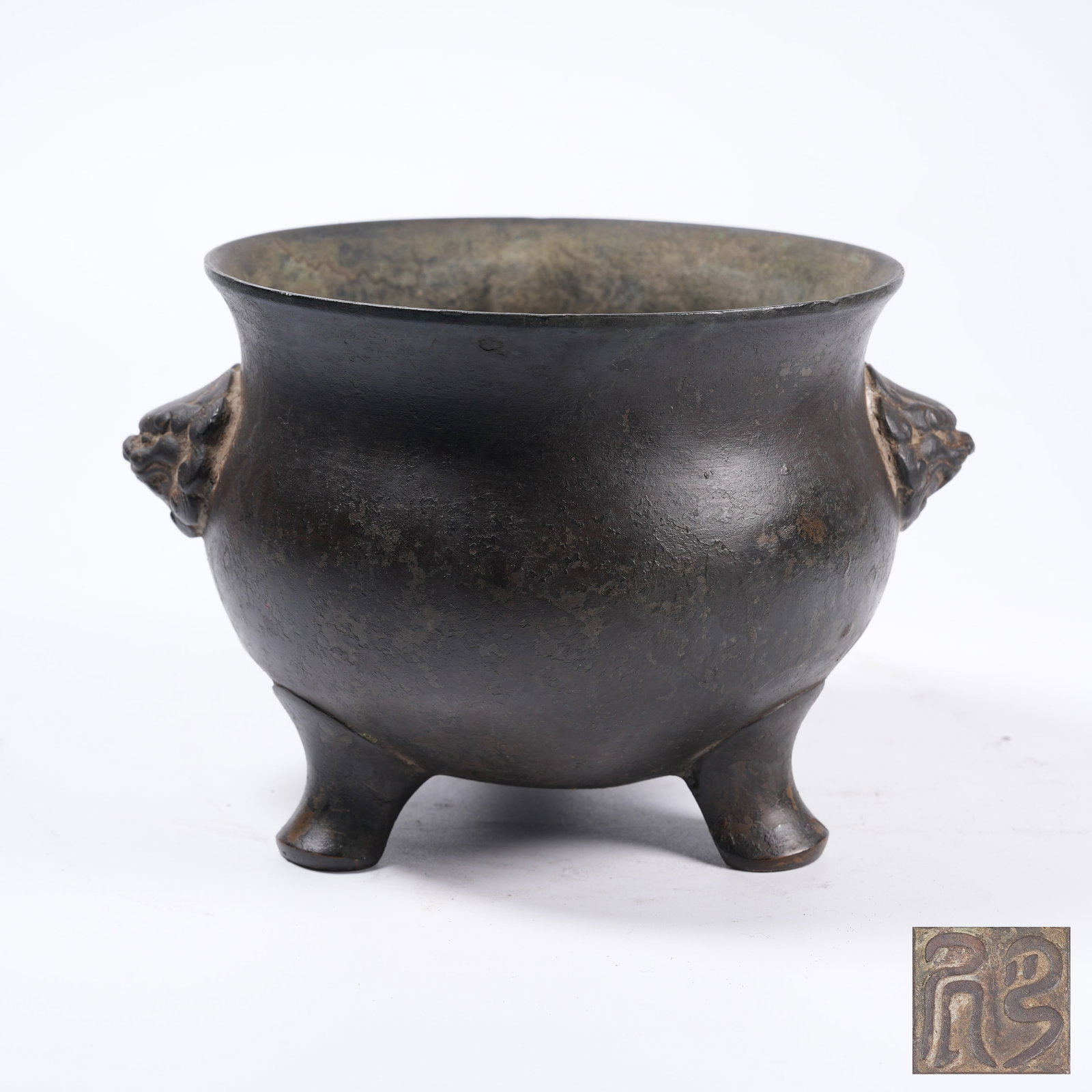 A BRONZE CENSER WITH LION EARS: Bronze Censer with Lion Ears