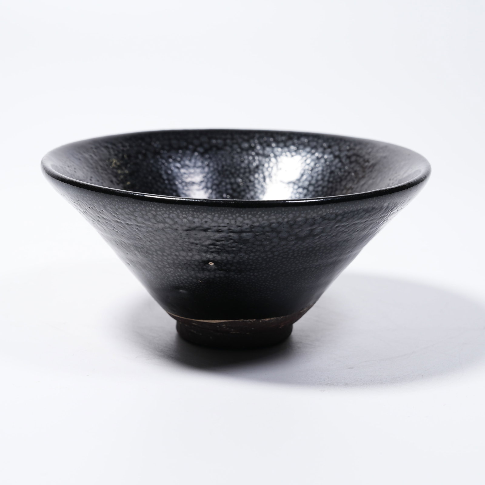 A HUAIREN KILN OIL-SPOT TEA BOWL: Huairen Kiln Oil-spot Tea Bowl