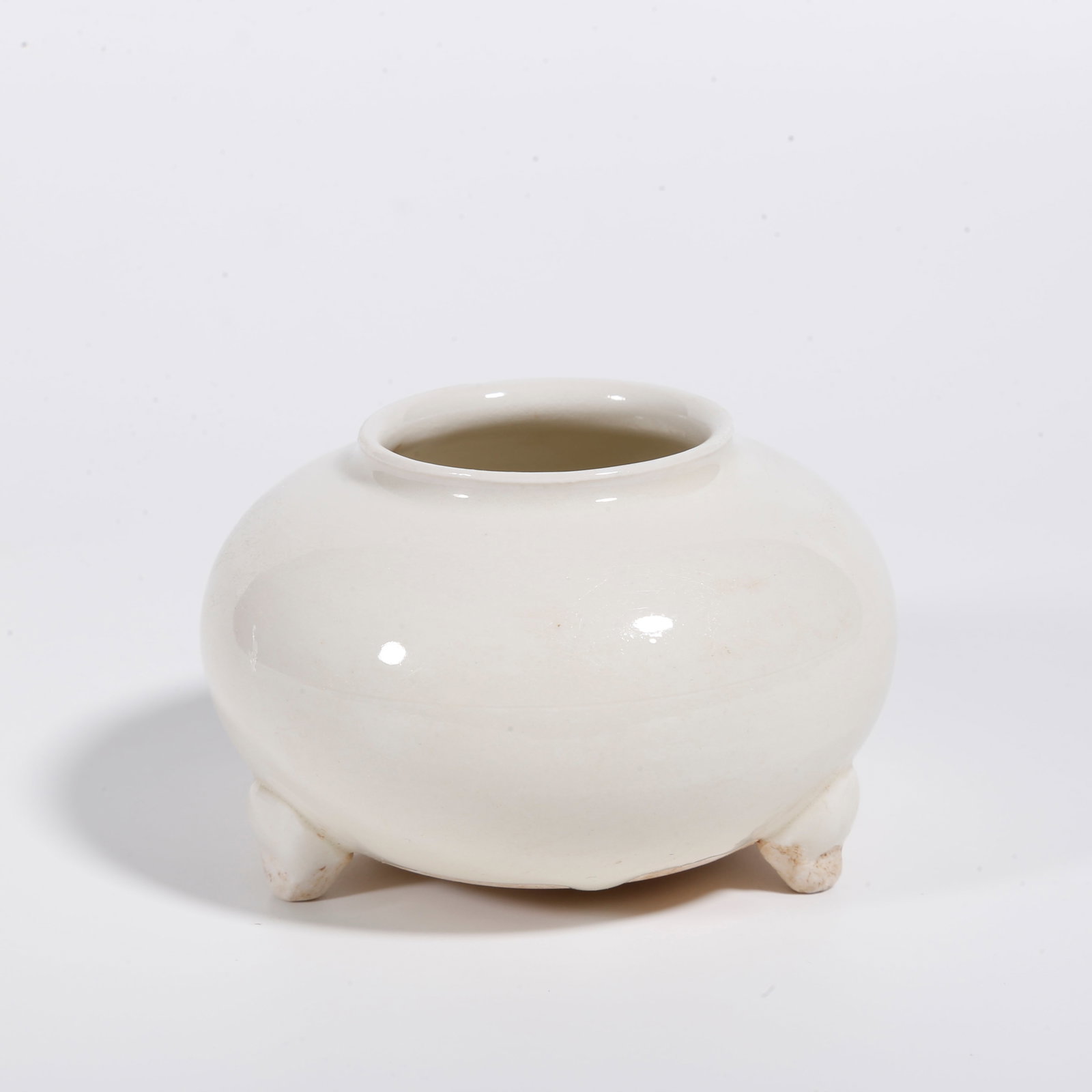 A WHITE GLAZE WATER VESSEL (1 of 8)