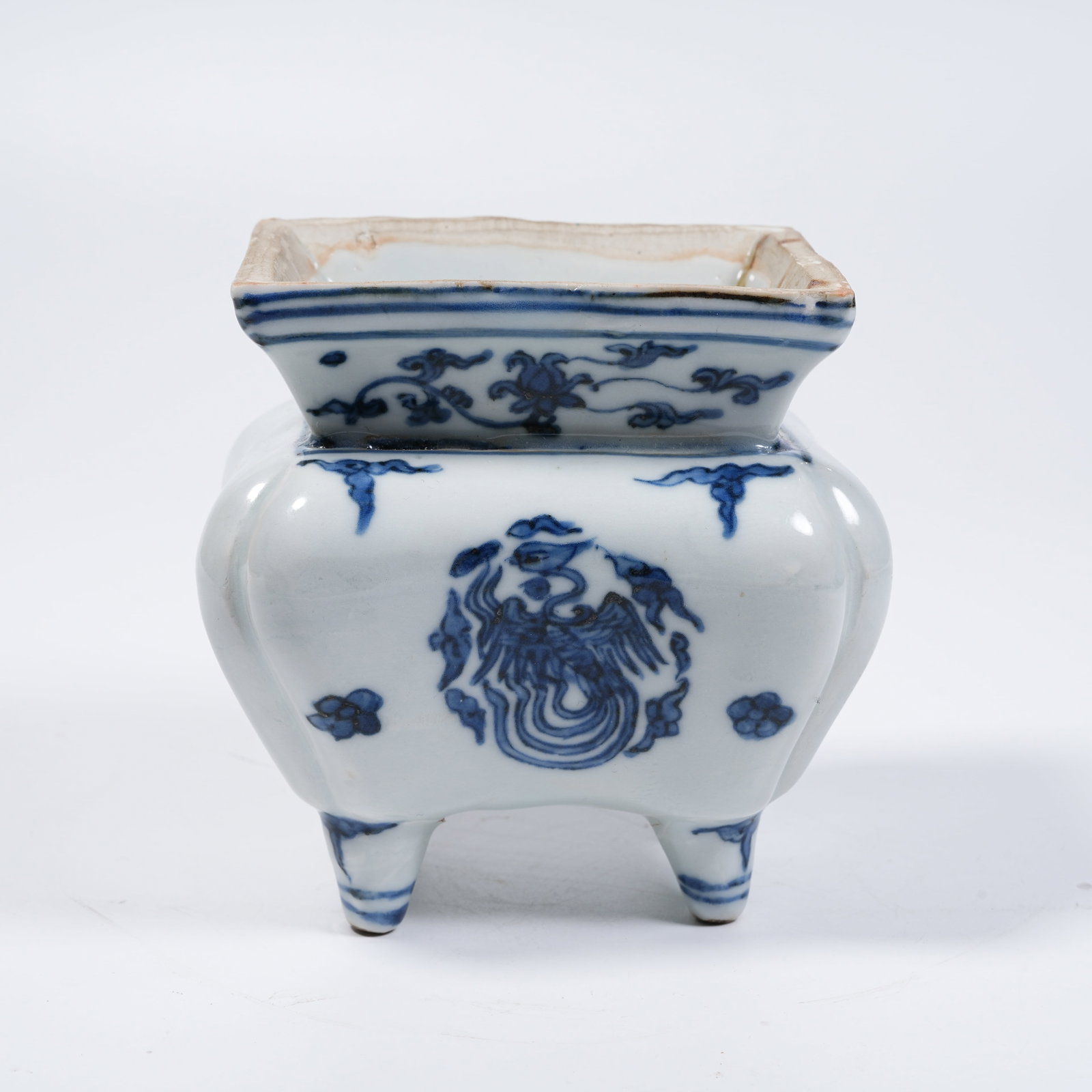 A BLUE AND WHITE ROUND PHOENIX PATTERN CENSER (1 of 9)