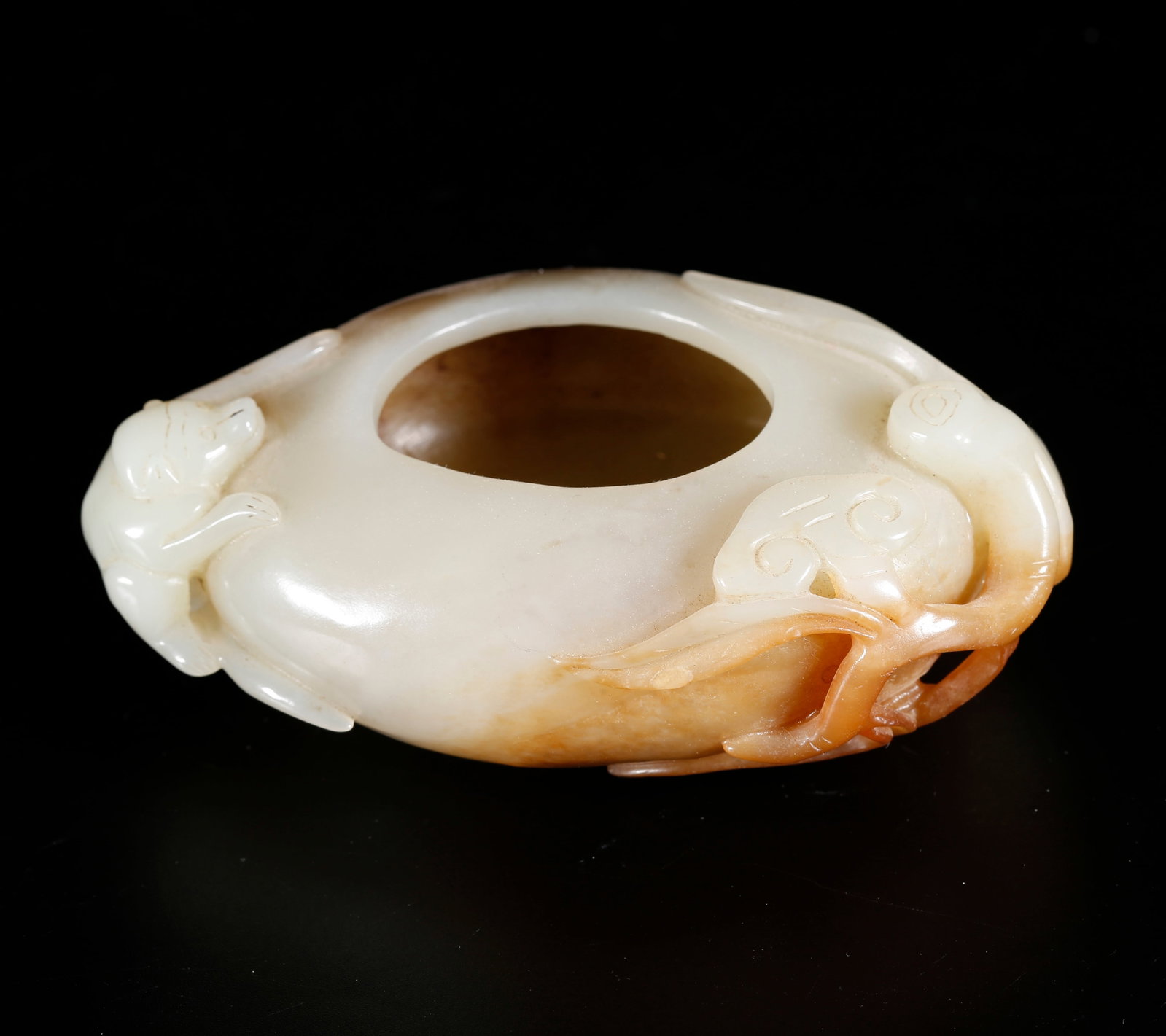 A GANODERMA AND MONKEY PATTERN WATER POT CARVED FROM HETIAN JADE (1 of 11)