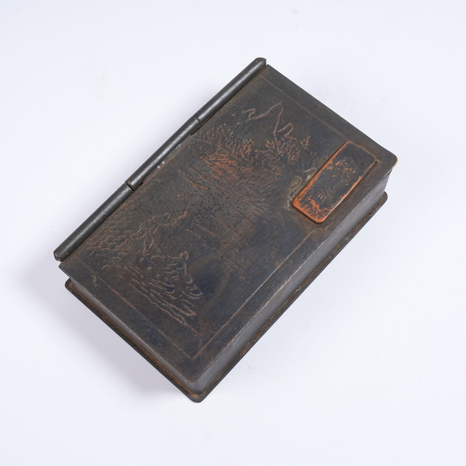 A BRONZE SEAL BOX WITH LANDSCAPE PATTERN (1 of 11)