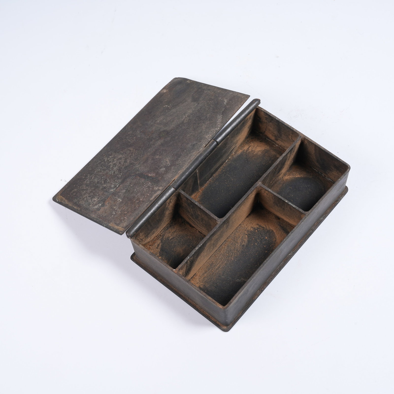 A BRONZE SEAL BOX WITH LANDSCAPE PATTERN - 2