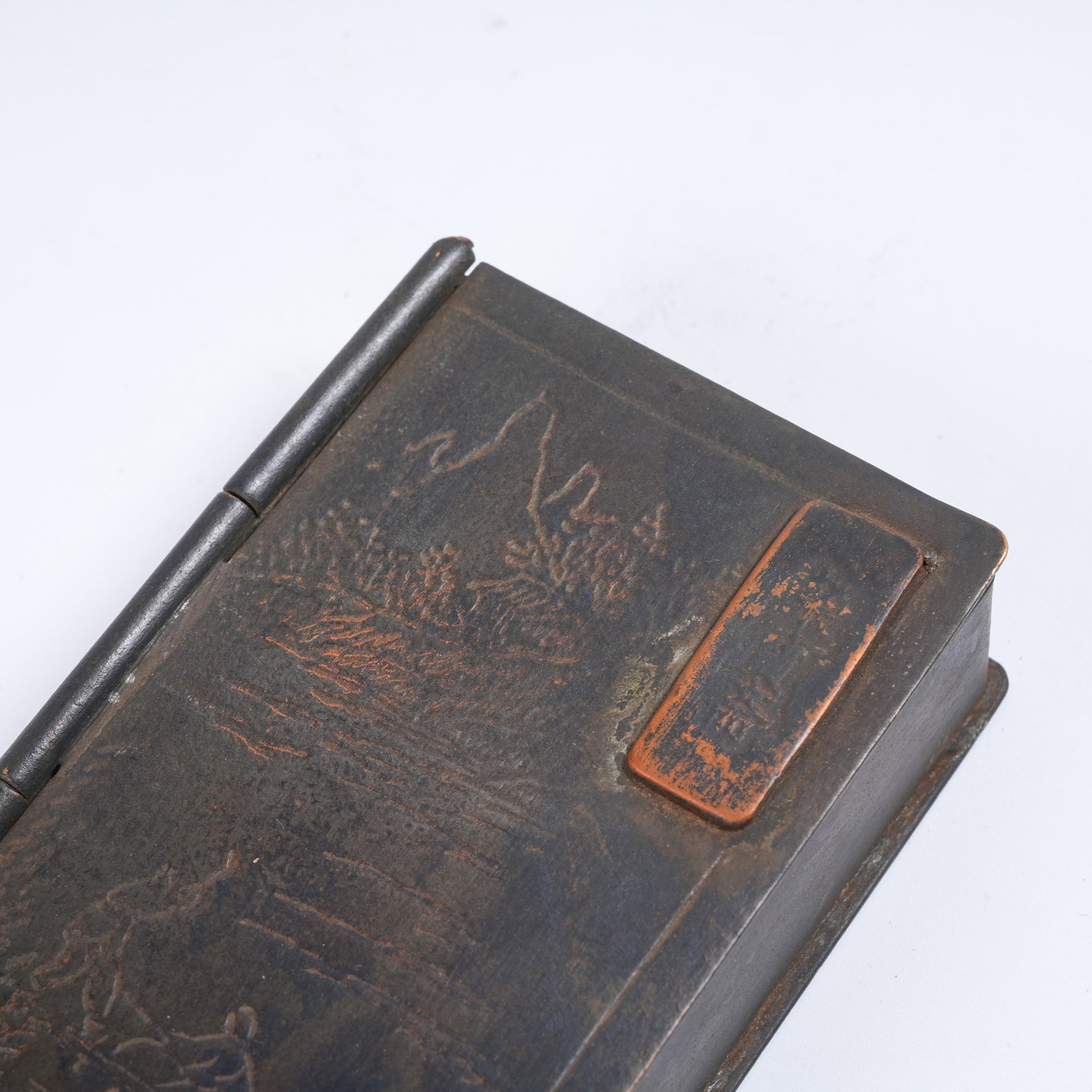 A BRONZE SEAL BOX WITH LANDSCAPE PATTERN - 4