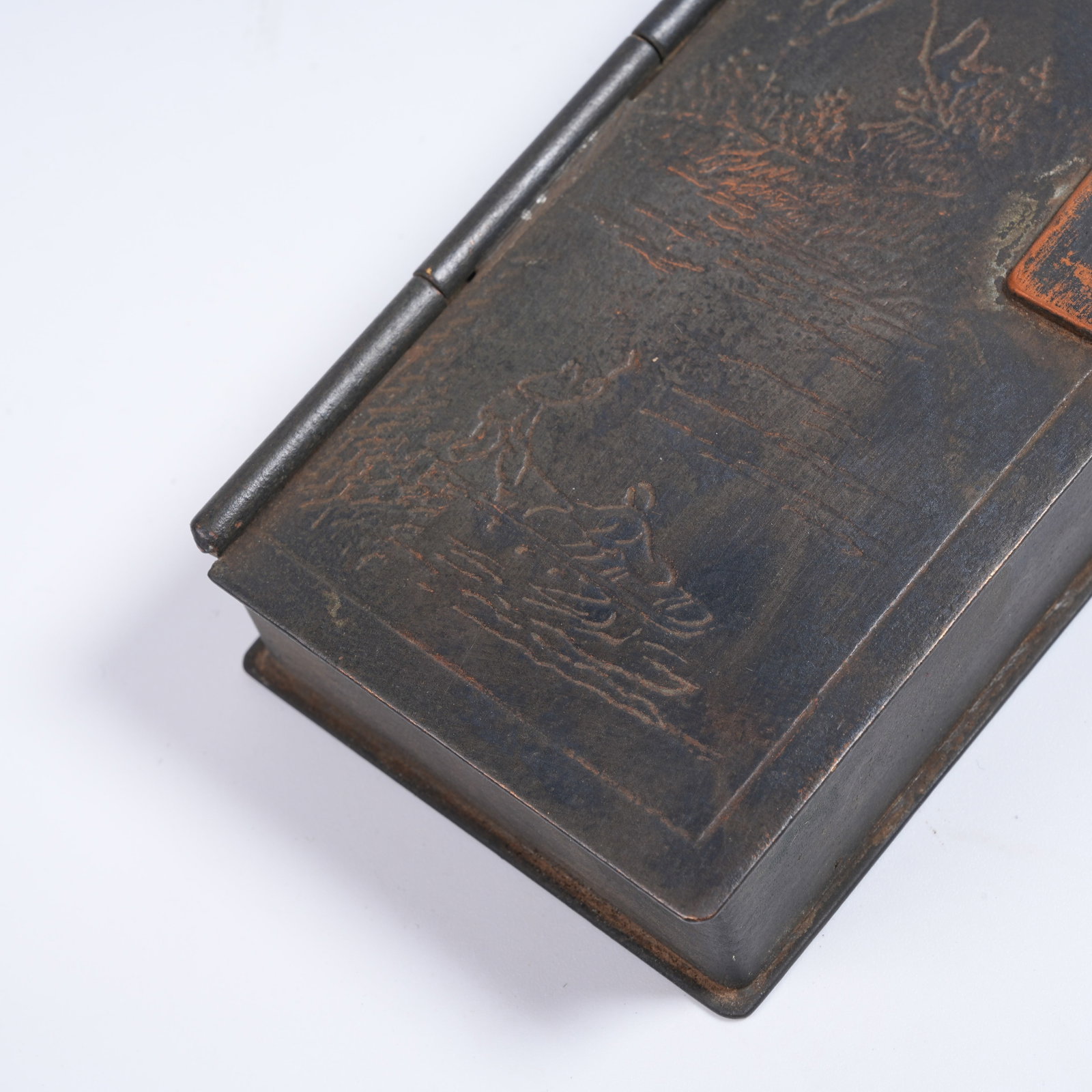 A BRONZE SEAL BOX WITH LANDSCAPE PATTERN - 5