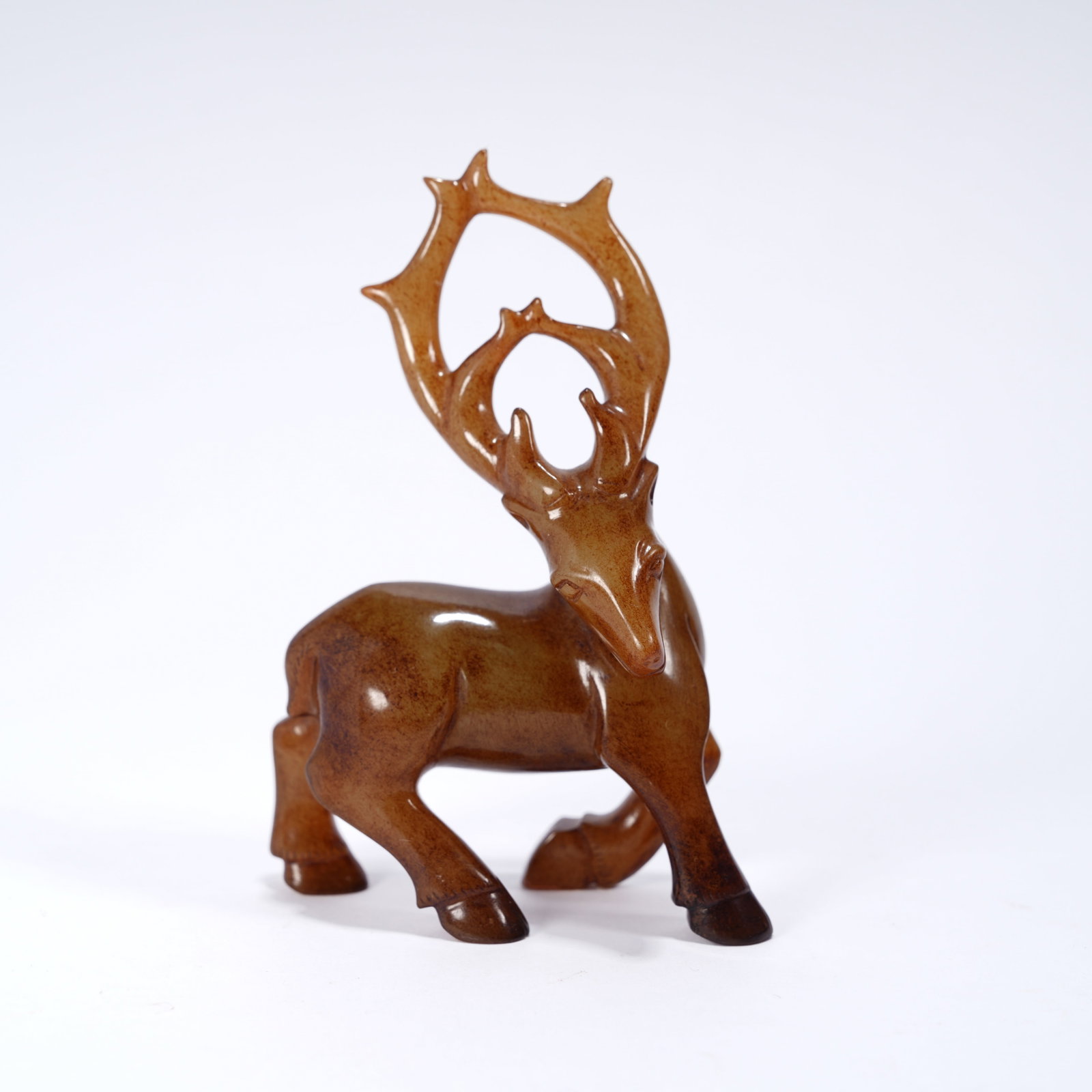 A ANCIENT JADE SPIRITUAL DEER ORNAMENT: Ancient jade spiritual deer ornament