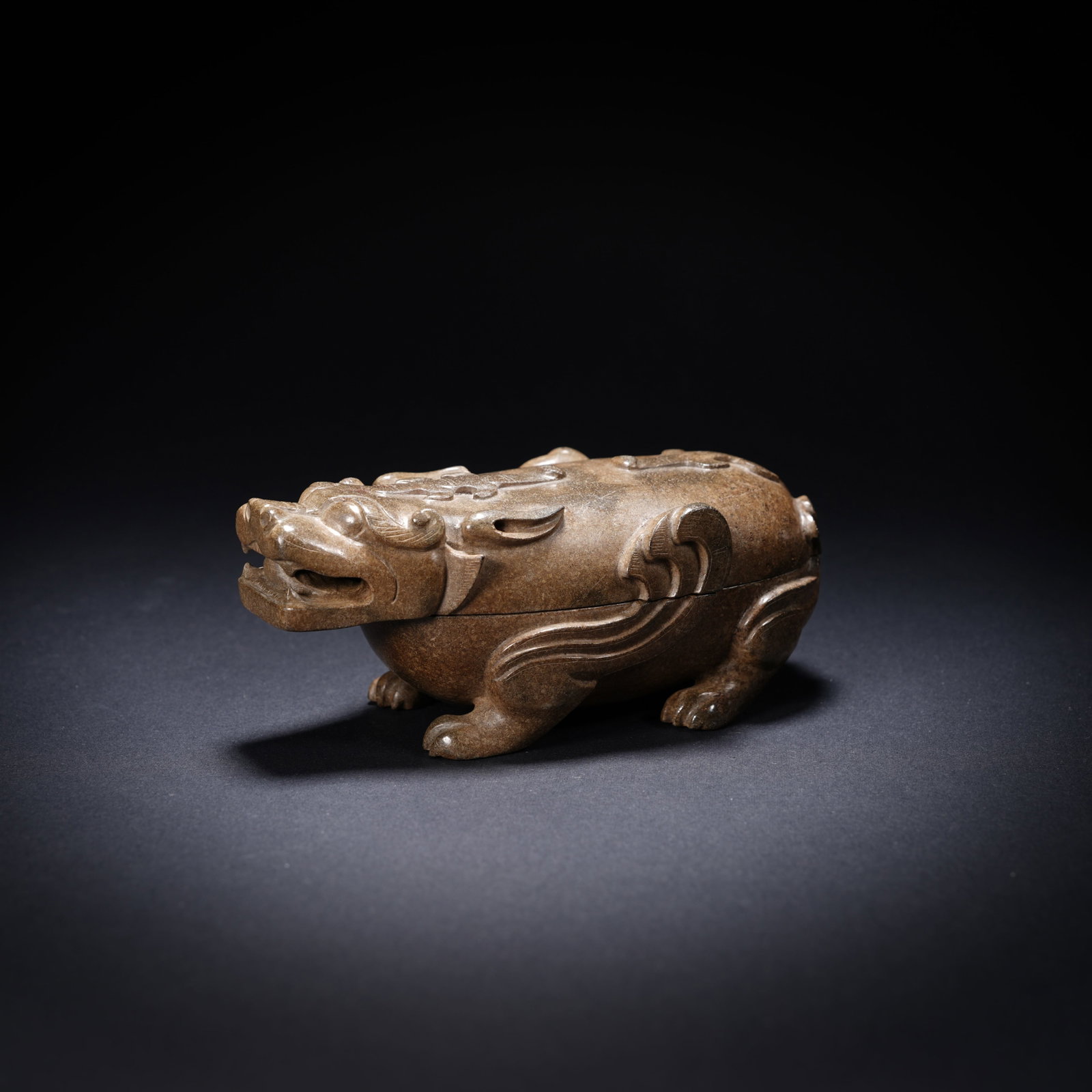 A ANCIENT JADE BEAST-SHAPED LIDDED BOX (1 of 9)