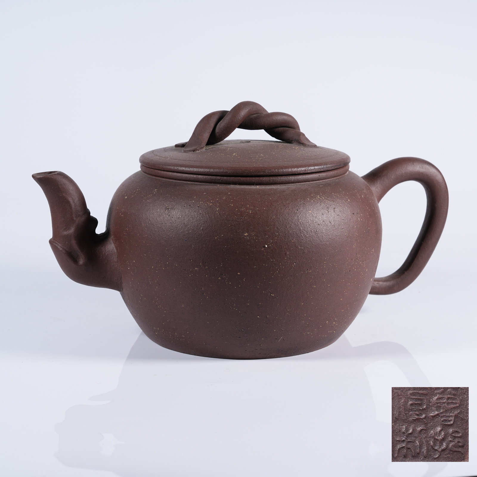 A ZISHA TWISTED-KNOB TEAPOT: Zisha Twisted-knob Teapot. PROVENANCE: Highlight of this sale is part of the collection of K'ung Hsiang-Hsi (Kong Xiangxi, 孔祥熙, 1880-1967). Born in Taigu, Shanxi province, to a we