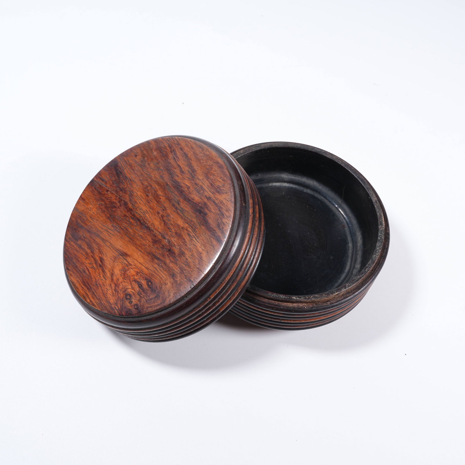 A HUANGHUALI COVERED BOX WITH STRING PATTERN - 9