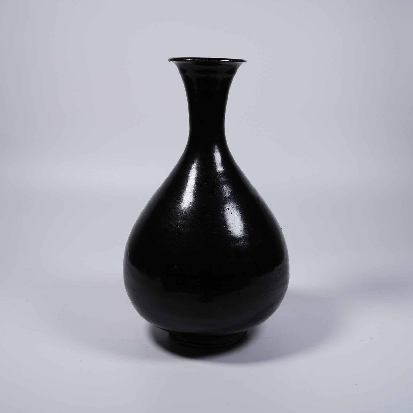 A CIZHOU KILN PEAR-SHAPED VASE: Cizhou Kiln Pear-shaped Vase