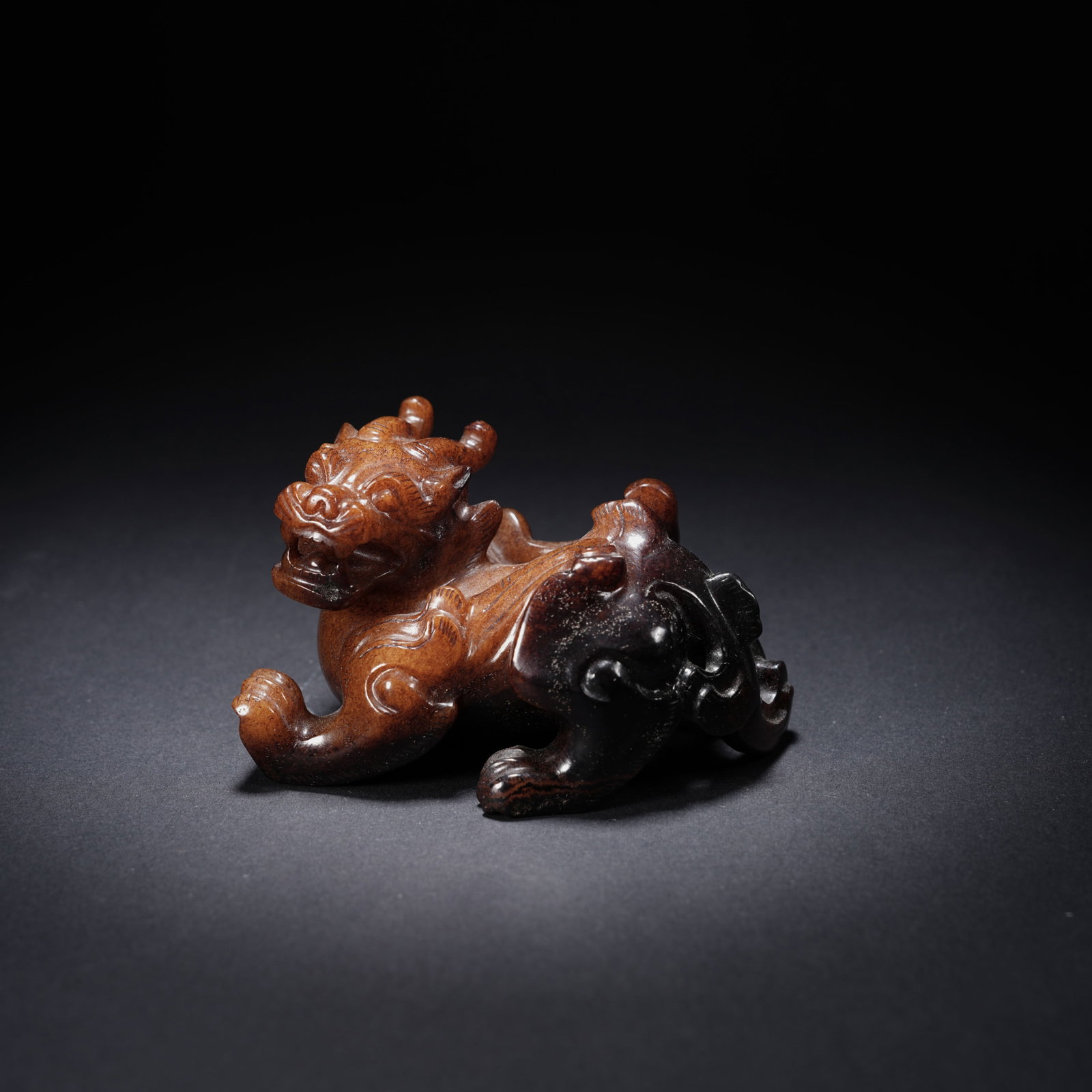 A ANCIENT JADE AUSPICIOUS BEAST ORNAMENT: Ancient jade auspicious beast ornament