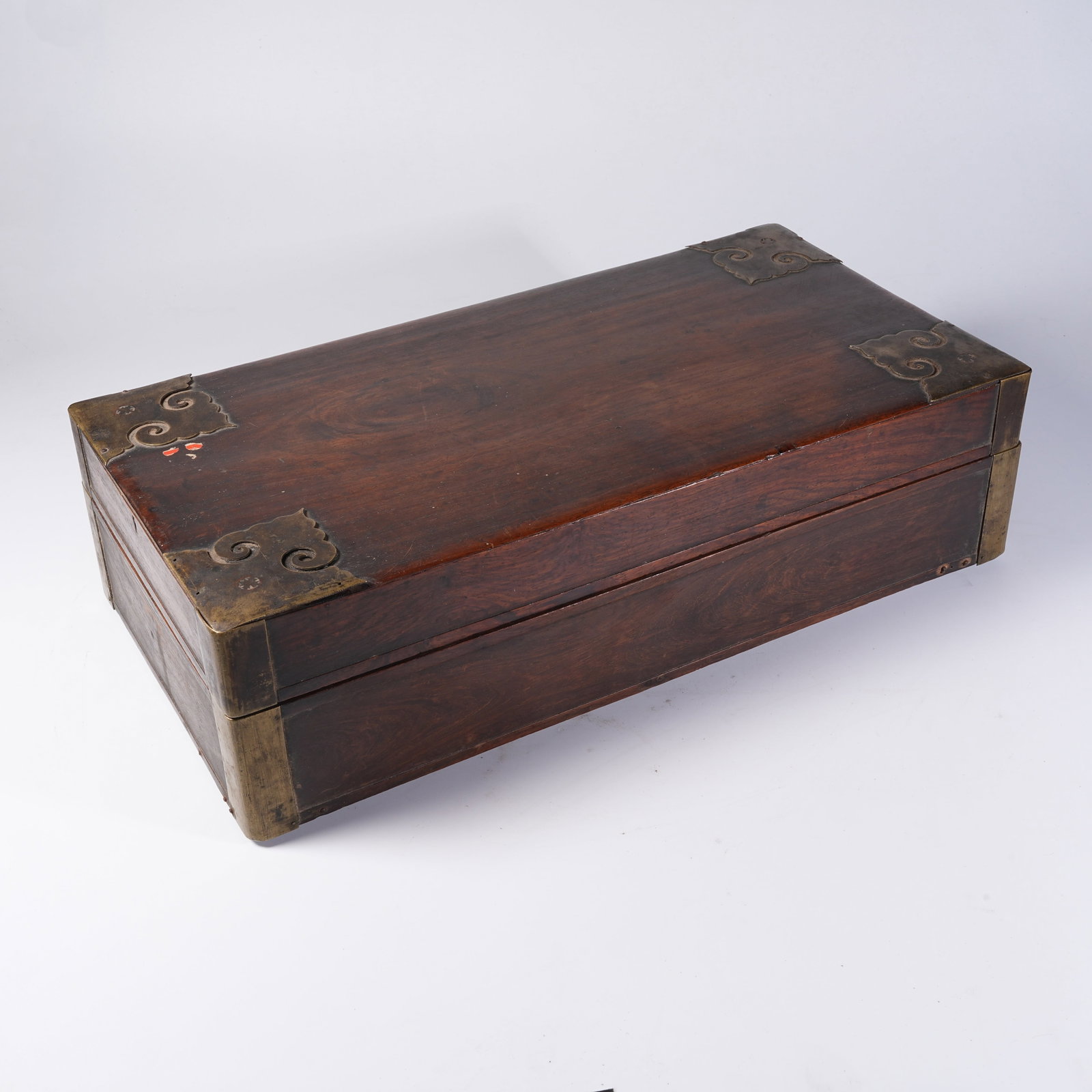 A HUANGHUALI COVERED BOX (1 of 8)