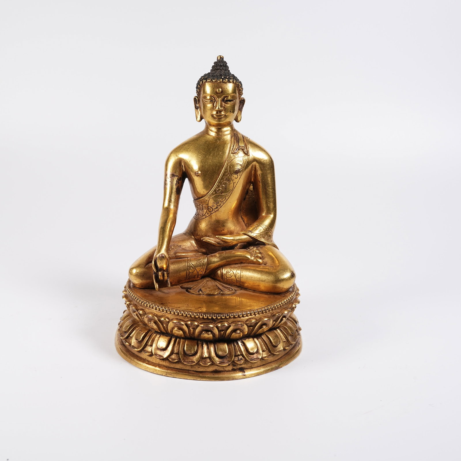 A GILT BRONZE SAKYAMUNI BUDDHA STATUE (1 of 9)