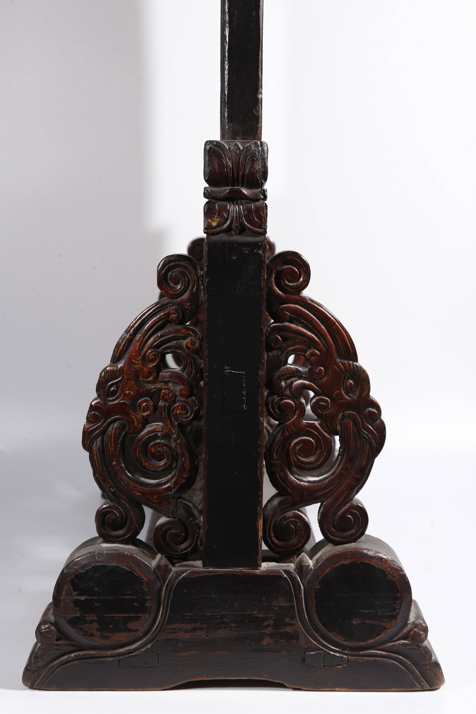 A GILT LACQUER TABLE SCREEN WITH DRAGON PATTERN - 6