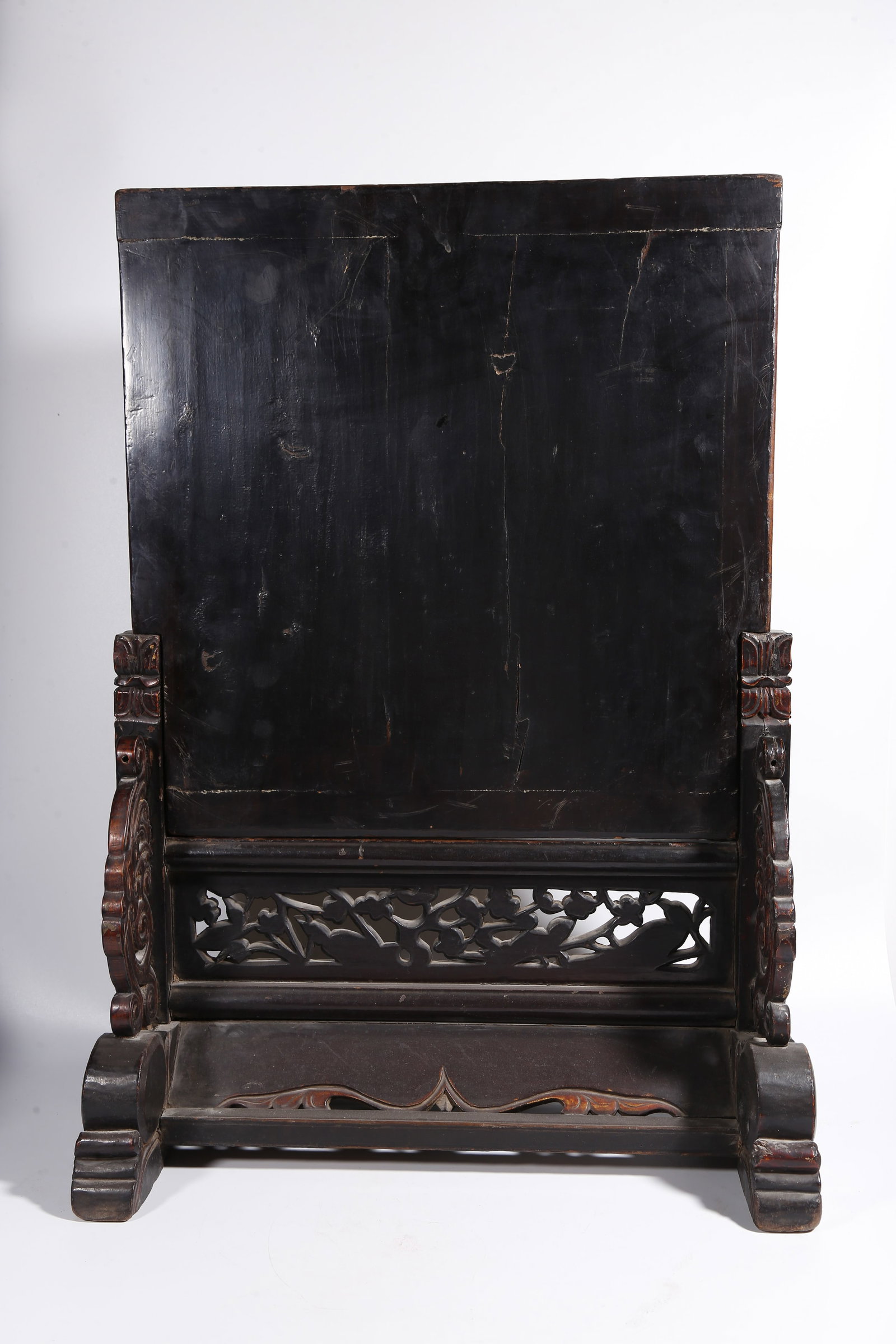 A GILT LACQUER TABLE SCREEN WITH DRAGON PATTERN - 7