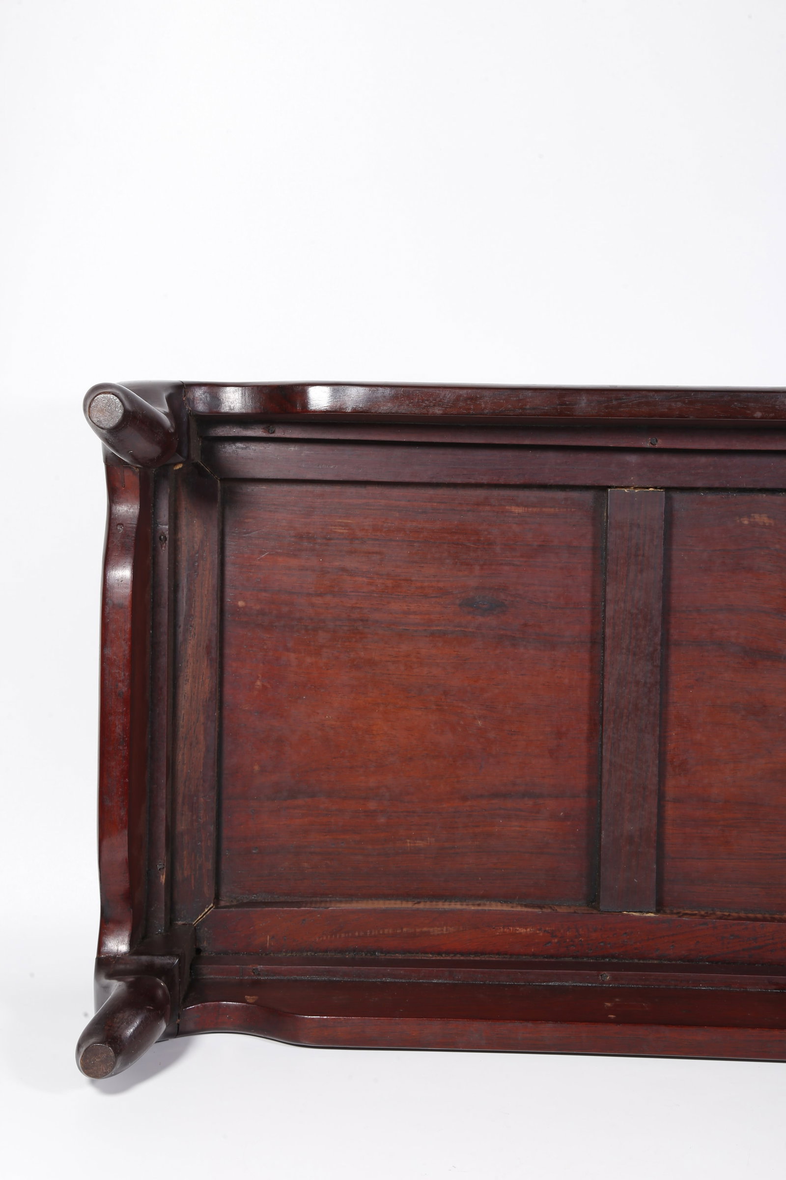 A MAHOGANY TABLE - 10