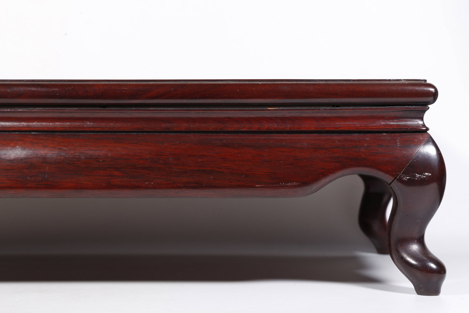 A MAHOGANY TABLE - 6