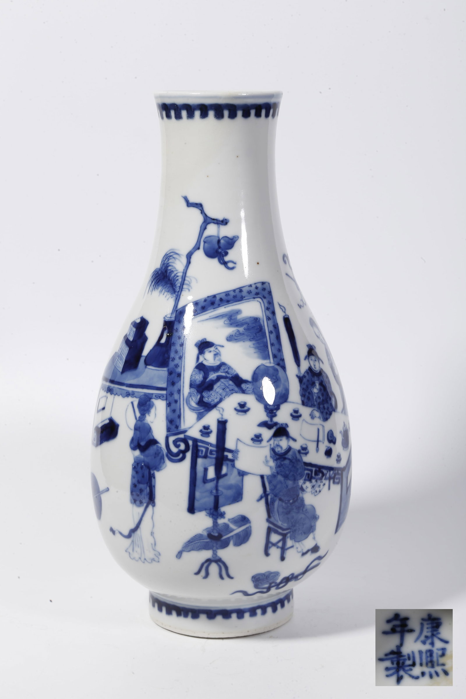 A BLUE AND WHITE FIGURE STORY PATTERN FLOWER VASE (1 of 9)