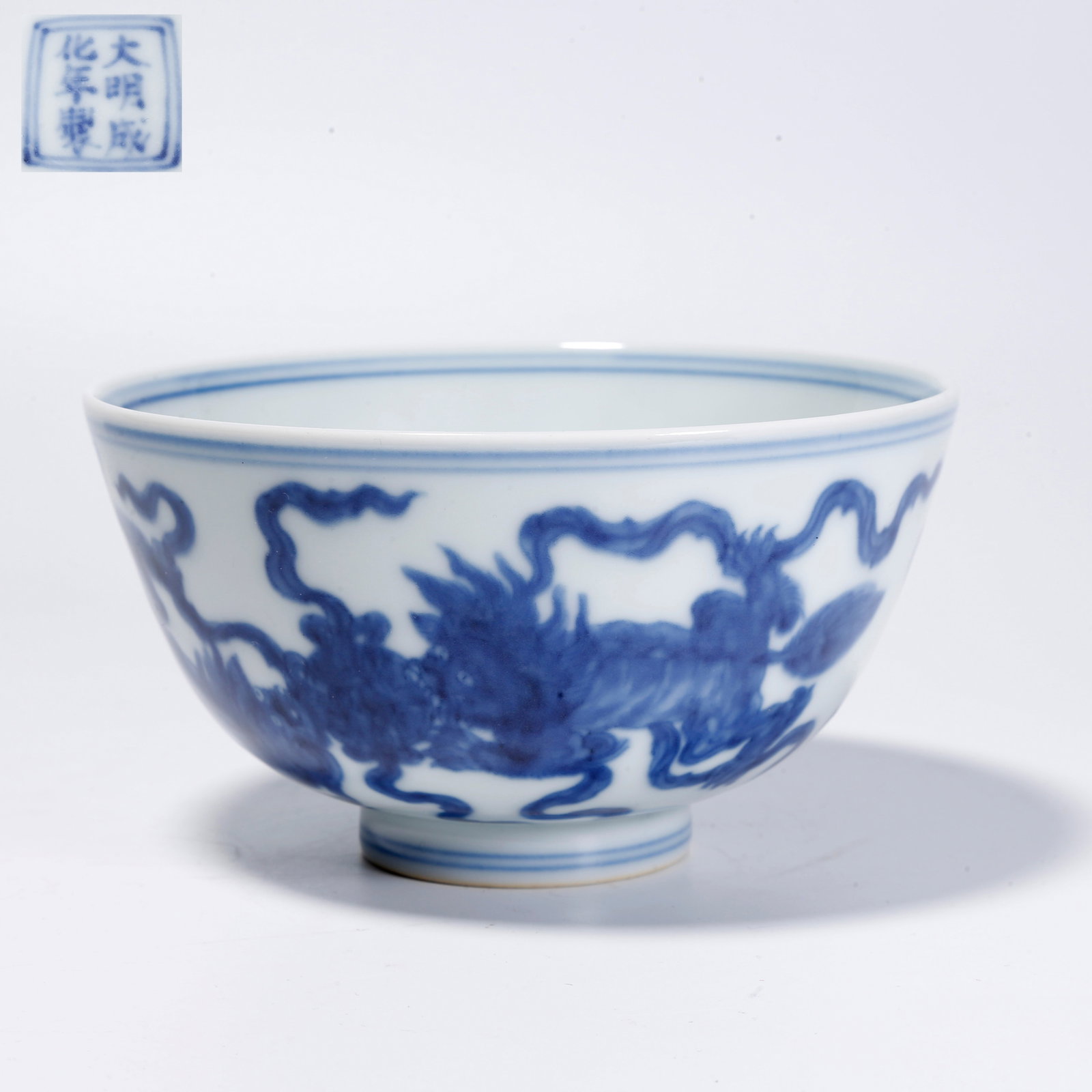A BLUE-AND-WHITE BOWL WITH LION PLAYING WITH BALL PATTERN (1 of 9)