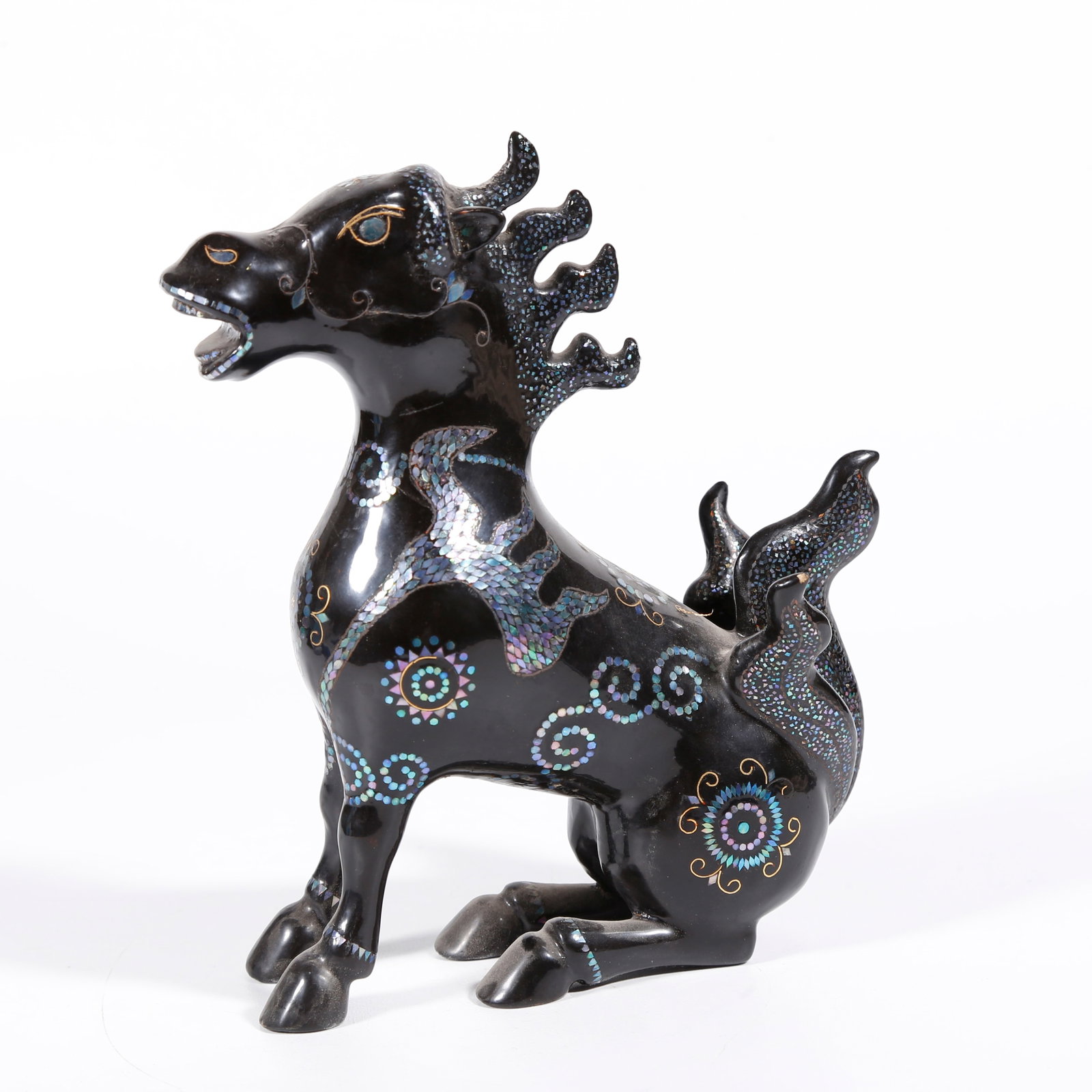A LACQUER BEAST-SHAPED ORNAMENT: Lacquer Beast-shaped Ornament