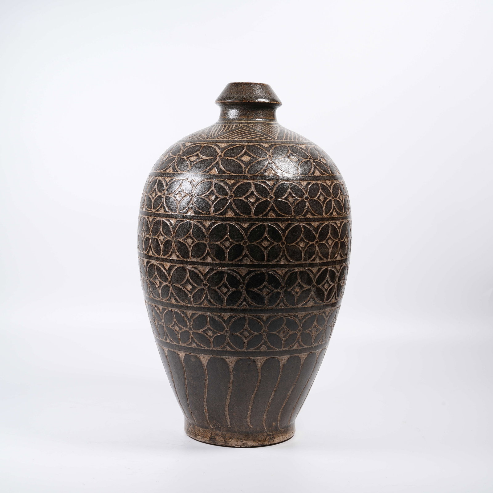 A CIZHOUYAO PRUNUS VASE WITH COIN PATTERNS: Cizhouyao Prunus Vase with Coin Patterns