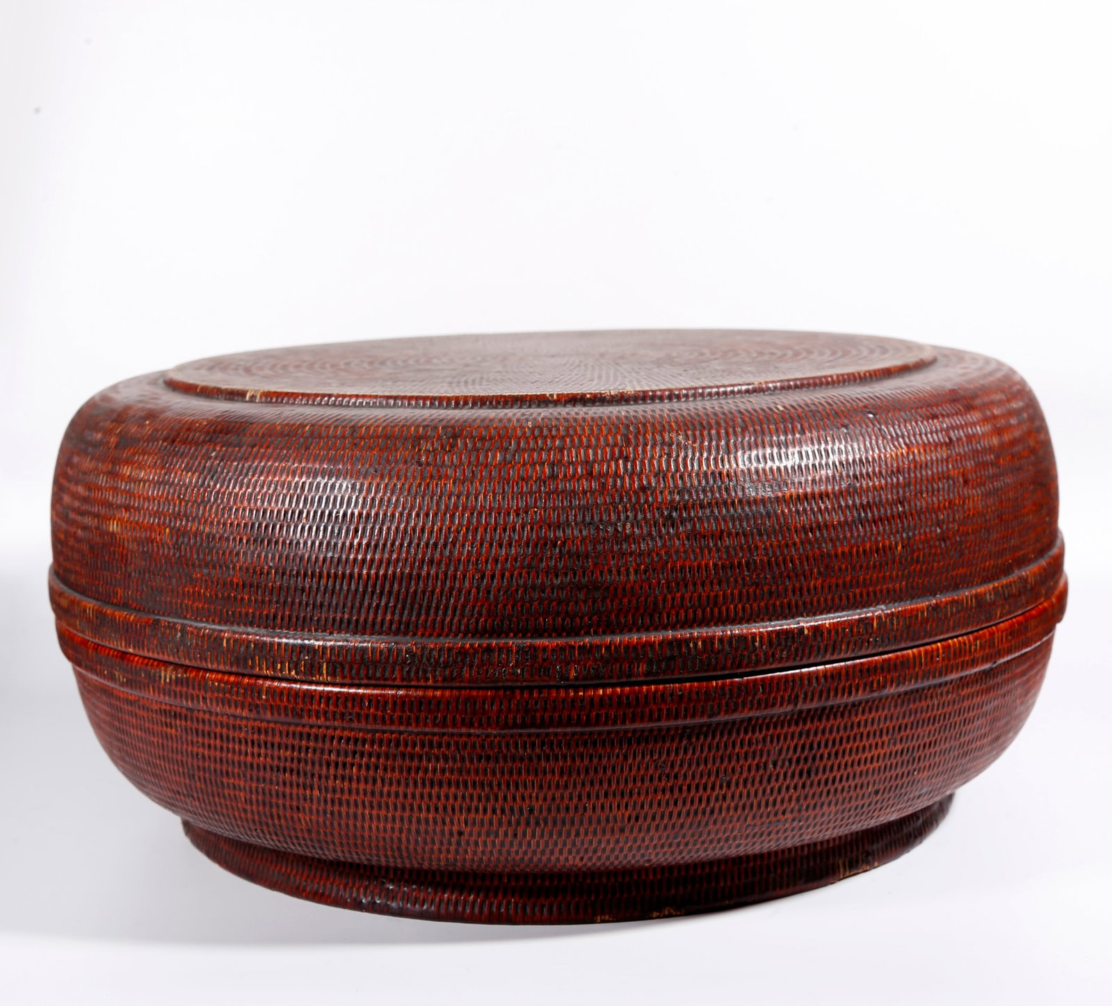 A BAMBOO WOVEN HANDHELD BOX: Bamboo Woven Handheld Box