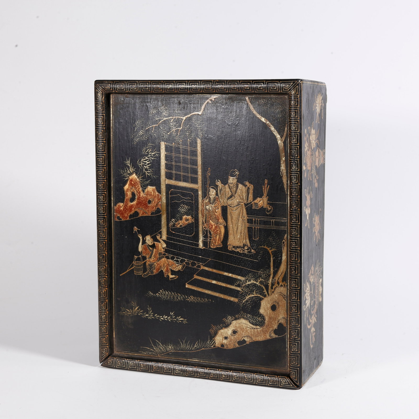 A GILT LACQUER COVERED BOX WITH FIGURE STORY PATTERN (1 of 10)