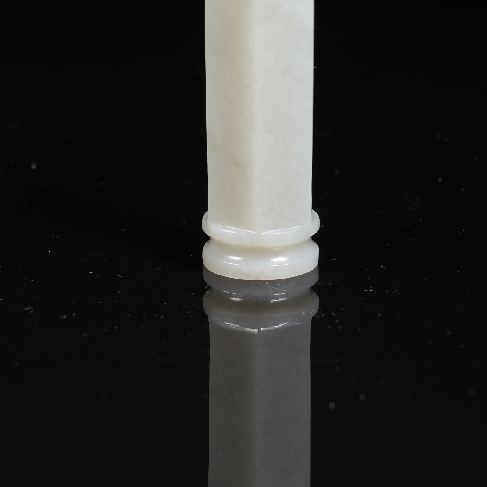A HEXAGONAL NEPHRITE TUBE BEAD - 6