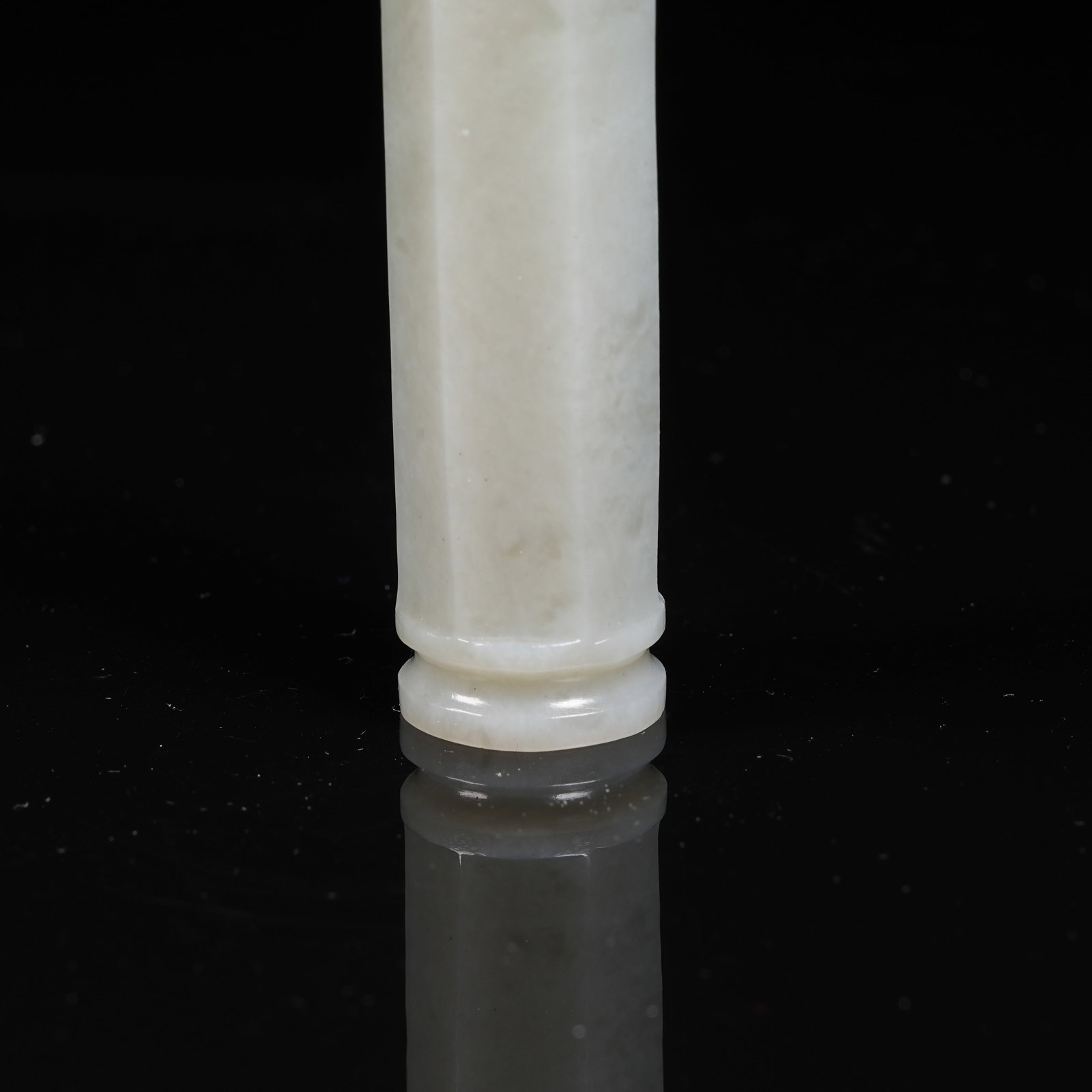 A HEXAGONAL NEPHRITE TUBE BEAD - 7