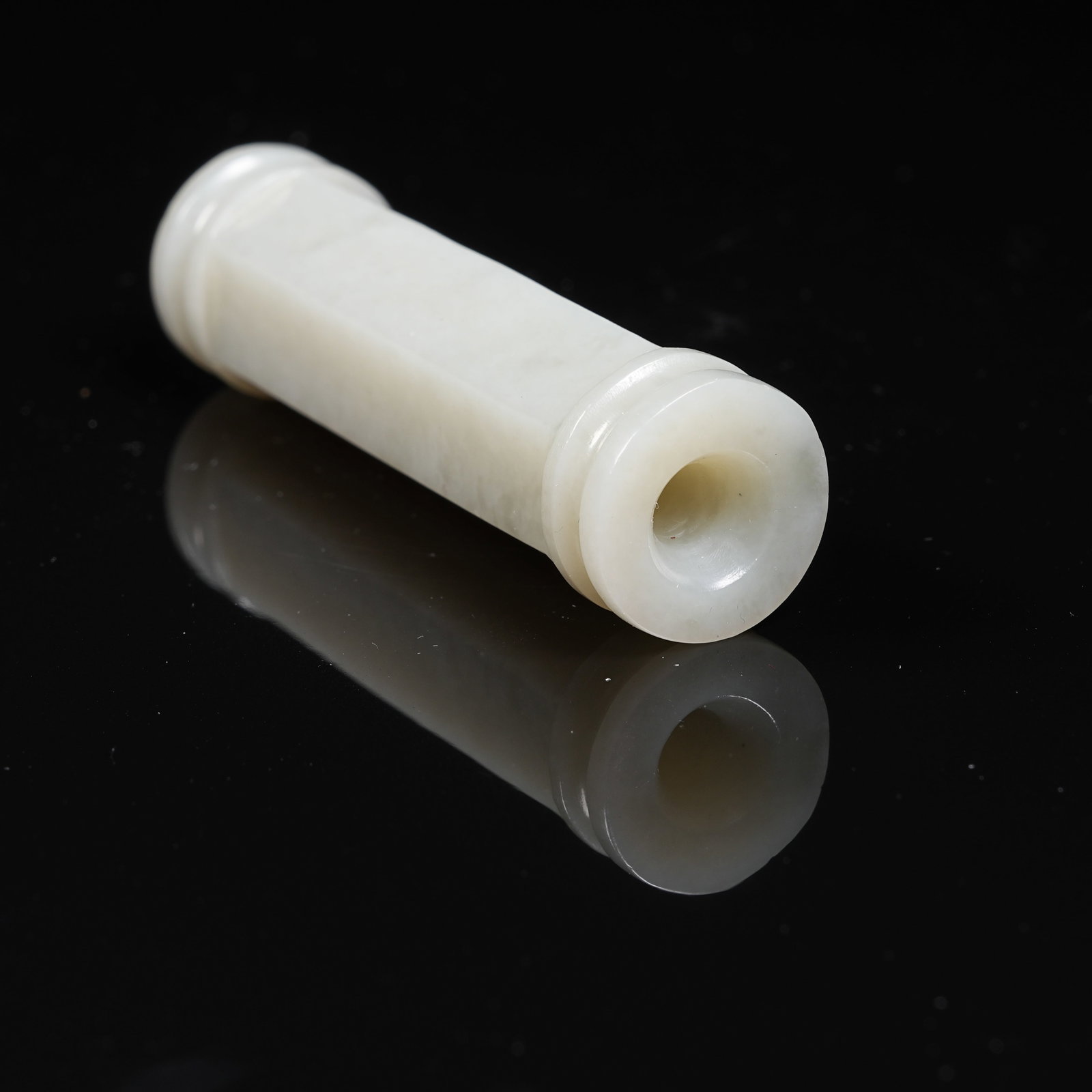 A HEXAGONAL NEPHRITE TUBE BEAD - 8
