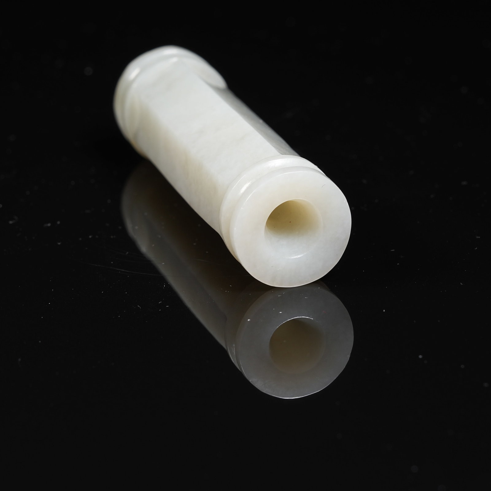 A HEXAGONAL NEPHRITE TUBE BEAD - 9