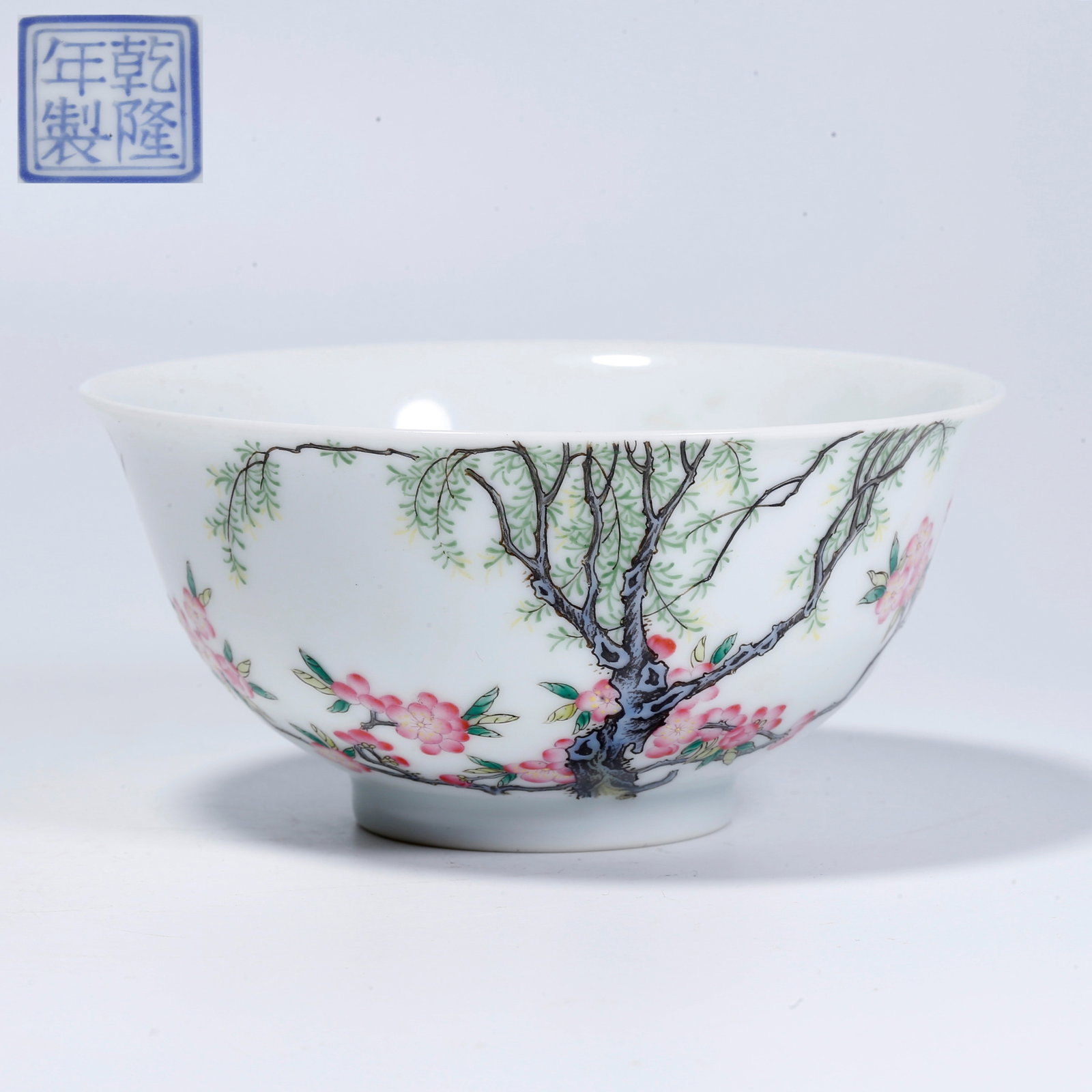 A FAMILLE ROSE BOWL WITH FLOWER AND BIRD PATTERN: Famille Rose Bowl with Flower and Bird Pattern
