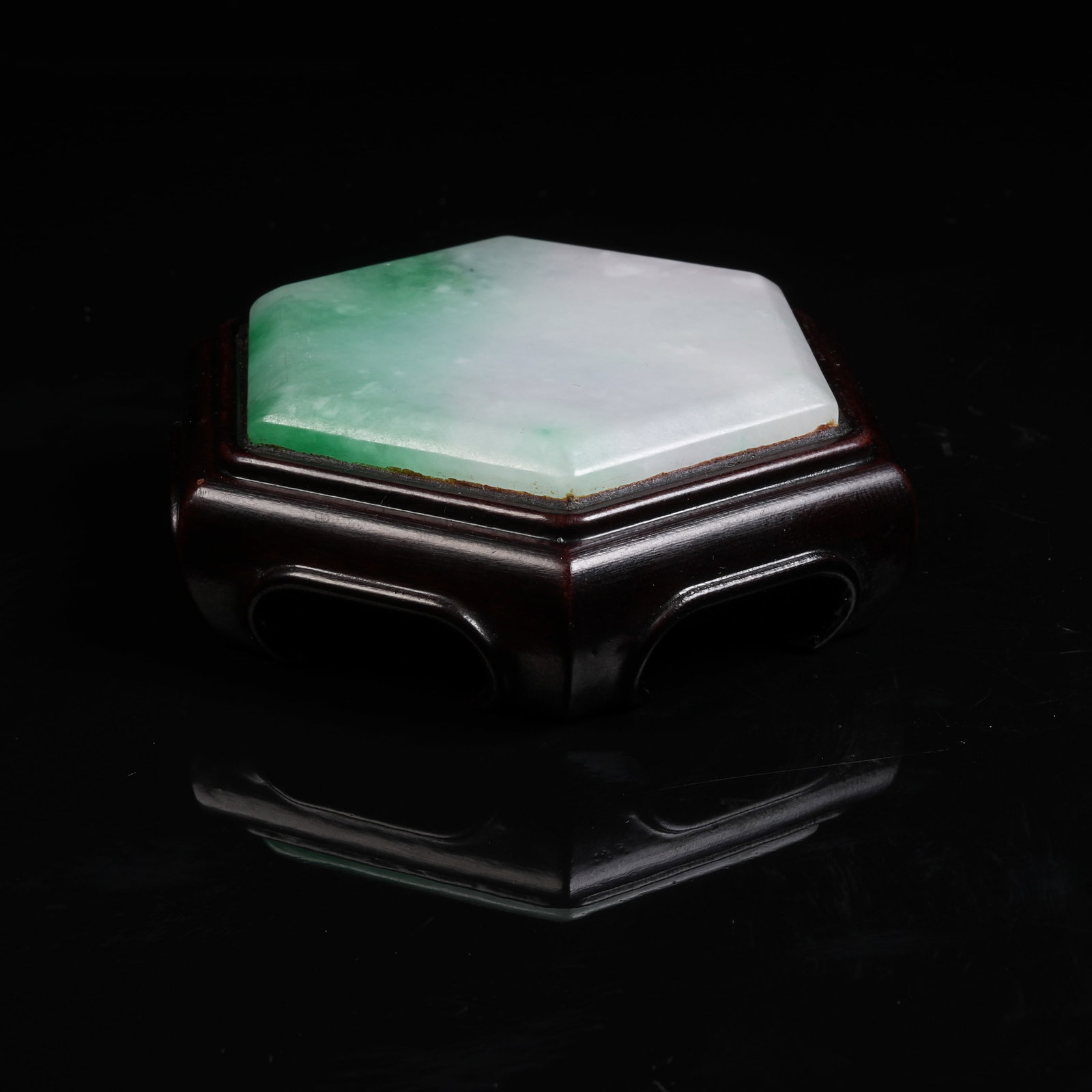 A JADEITE HEXAGONAL ORNAMENT - 3