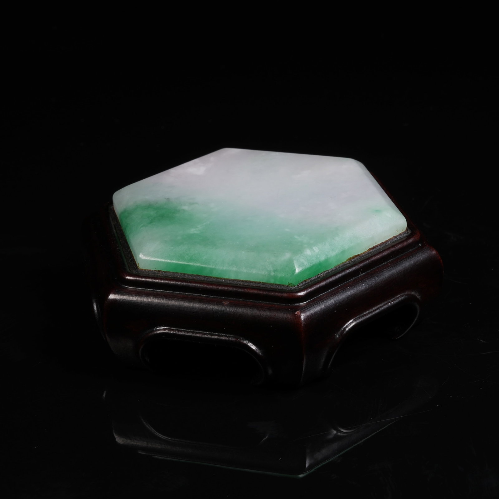 A JADEITE HEXAGONAL ORNAMENT - 4