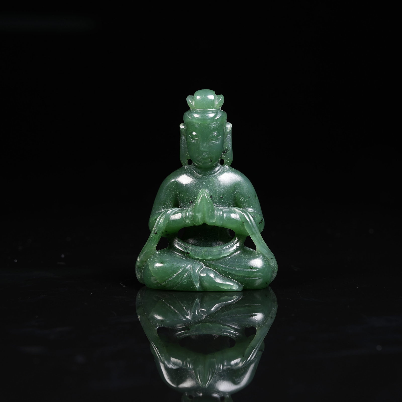 A GREEN NEPHRITE BUDDHA STATUE: Green Nephrite Buddha Statue