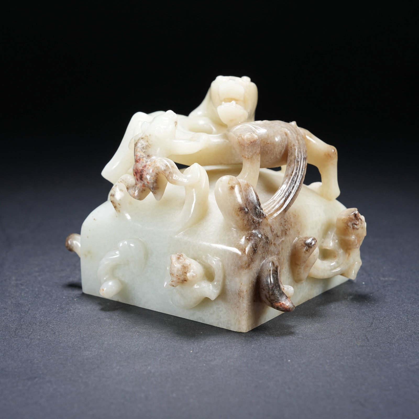 A ARCHAIC JADE CHI DRAGON KNOB SEAL: Archaic Jade Chi Dragon knob Seal