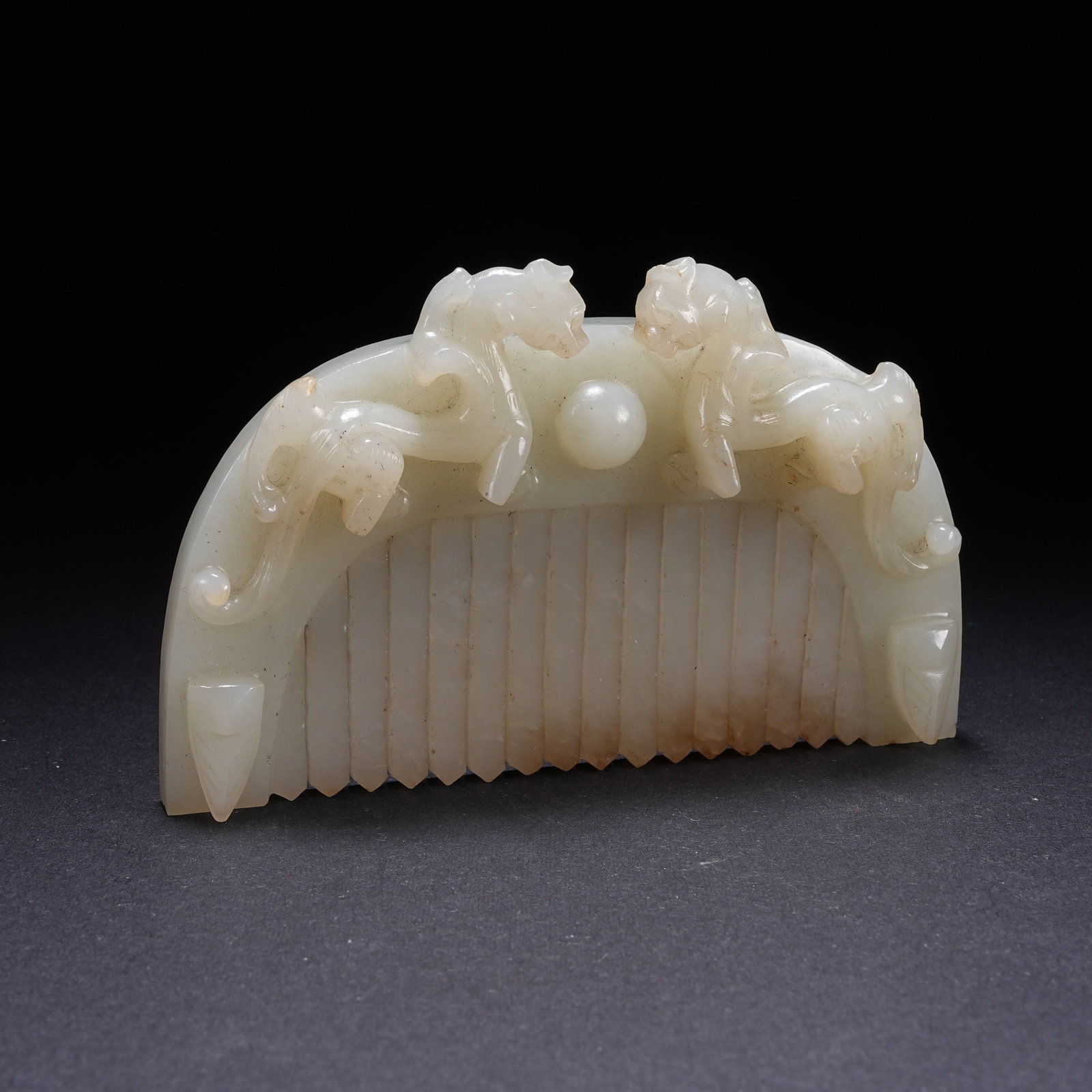 A HETIAN JADE COMB WITH TWO DRAGONS PLAYING WITH PEARL PATTERN (1 of 9)