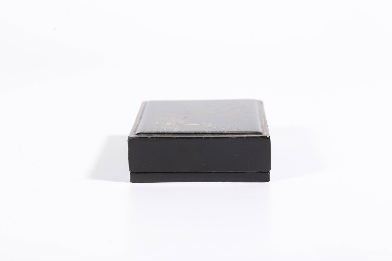 A GILT LACQUER COVERED BOX WITH LANDSCAPE PATTERN - 2