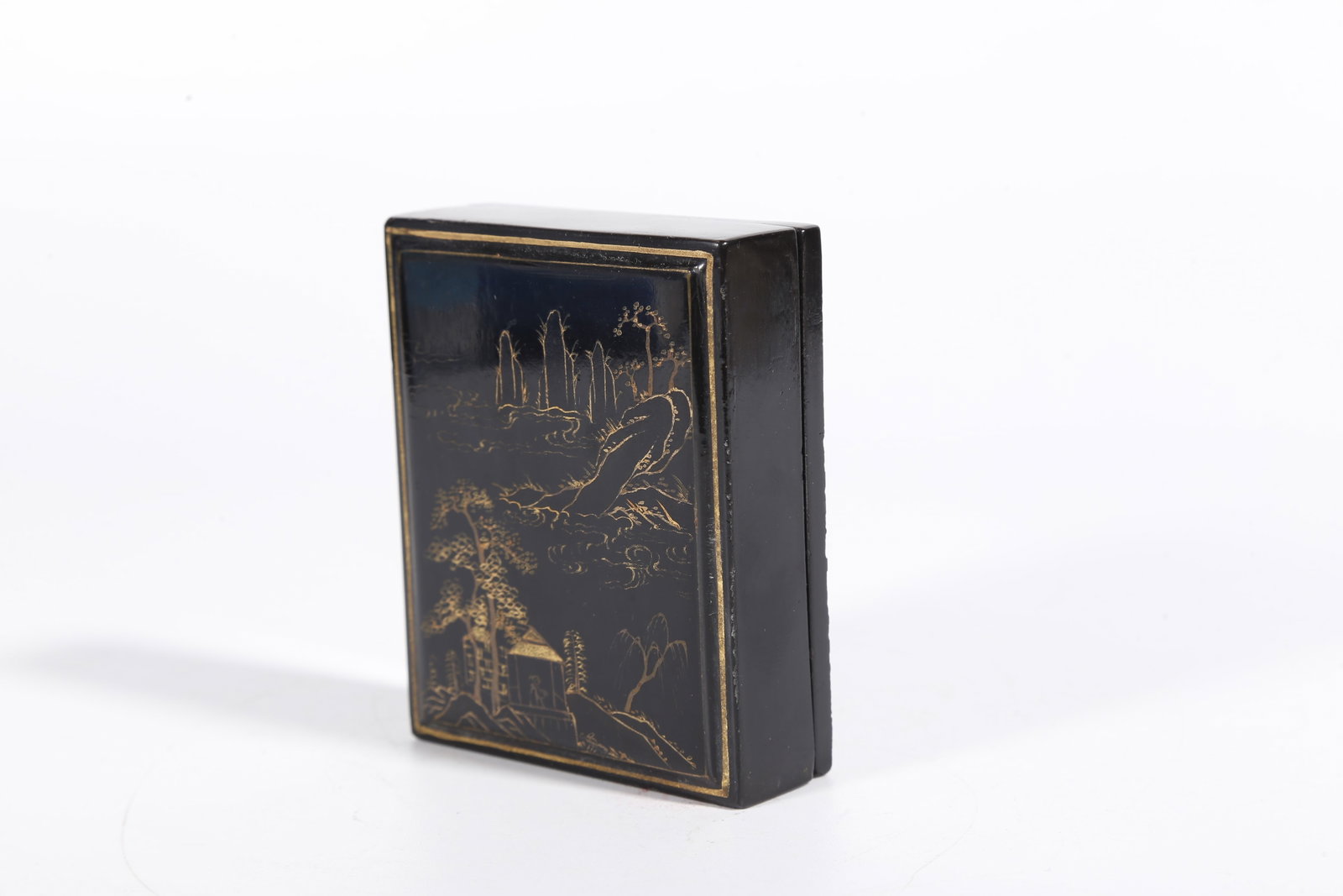 A GILT LACQUER COVERED BOX WITH LANDSCAPE PATTERN - 4