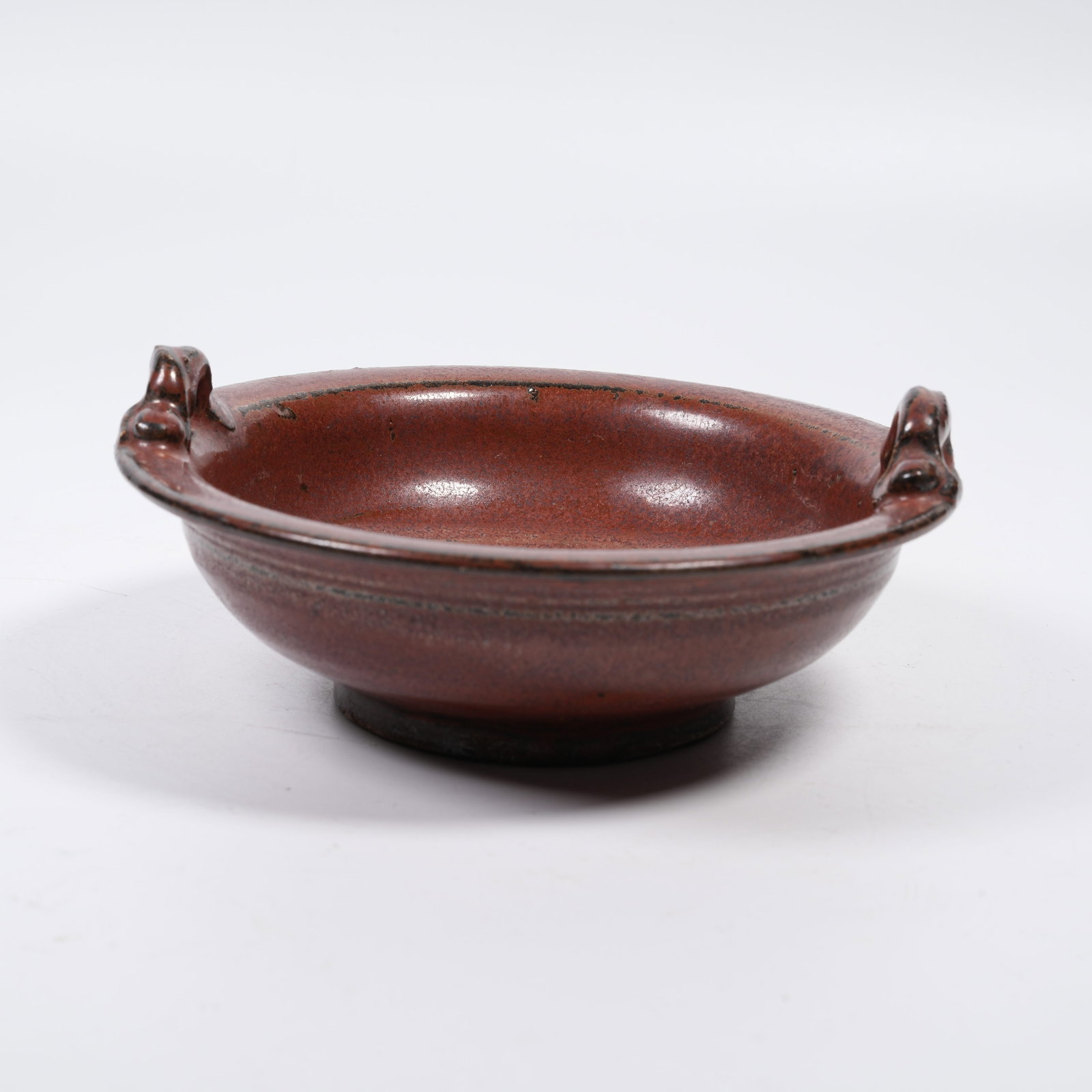 A PERSIMMON-RED GLAZE SMALL TWO-LOOP DISH: Persimmon-red Glaze Small Two-loop Dish