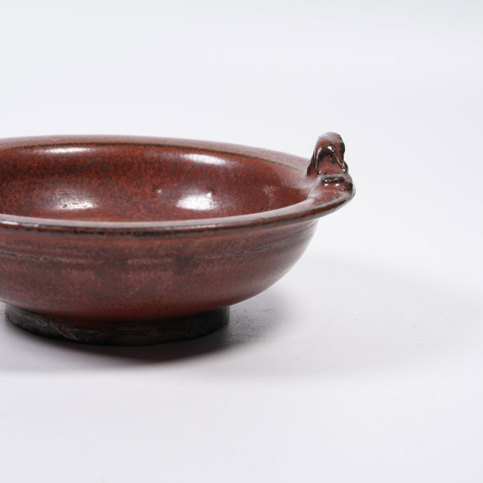 A PERSIMMON-RED GLAZE SMALL TWO-LOOP DISH - 5
