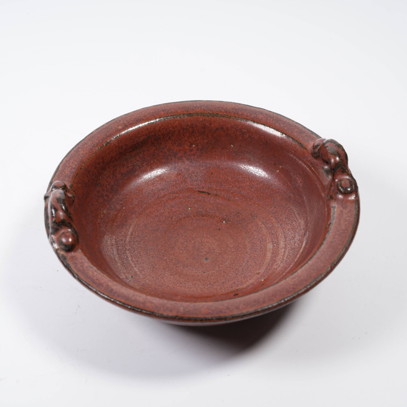 A PERSIMMON-RED GLAZE SMALL TWO-LOOP DISH - 8