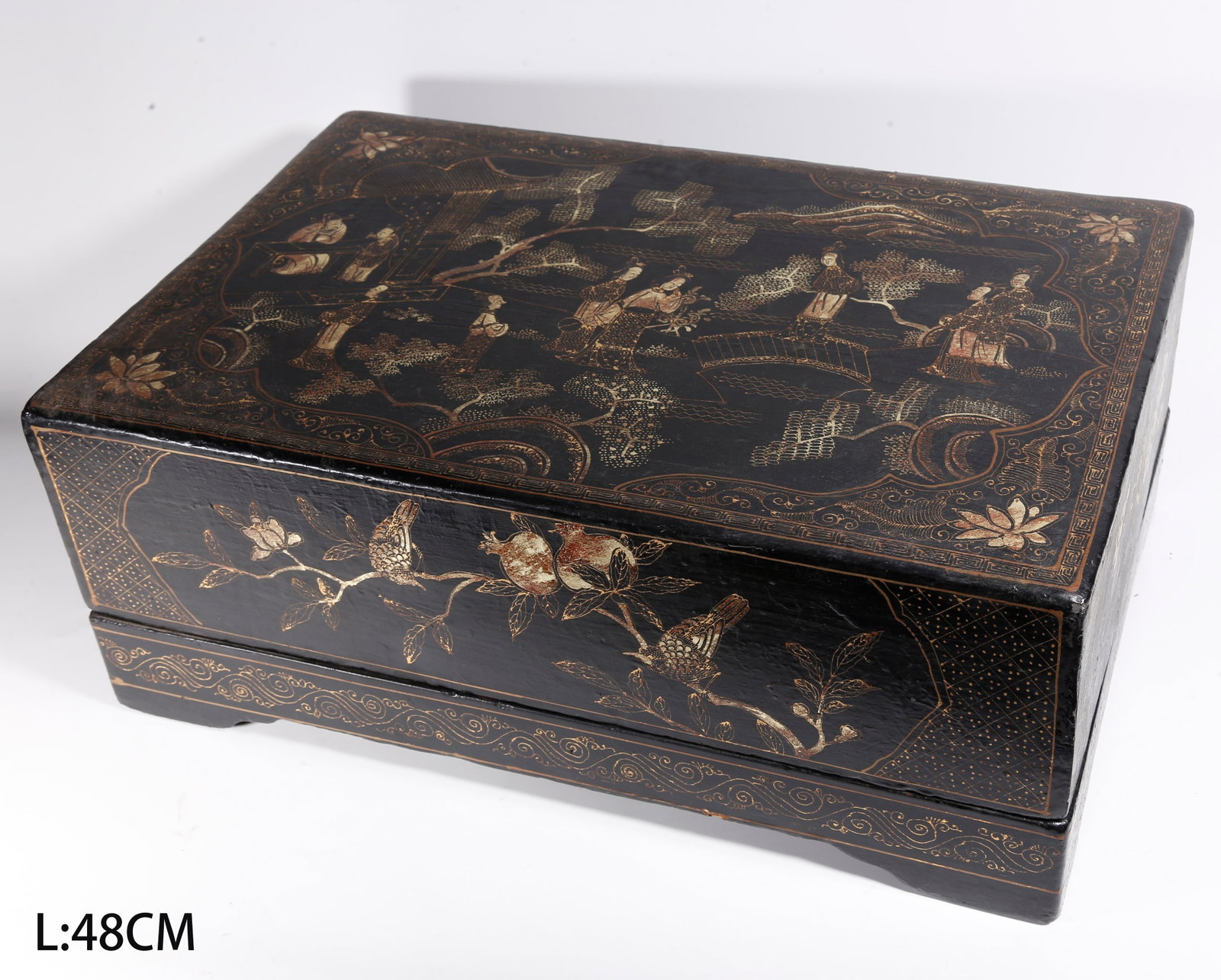 A GILT LACQUER COVERED BOX WITH FIGURE STORY PATTERN (1 of 11)