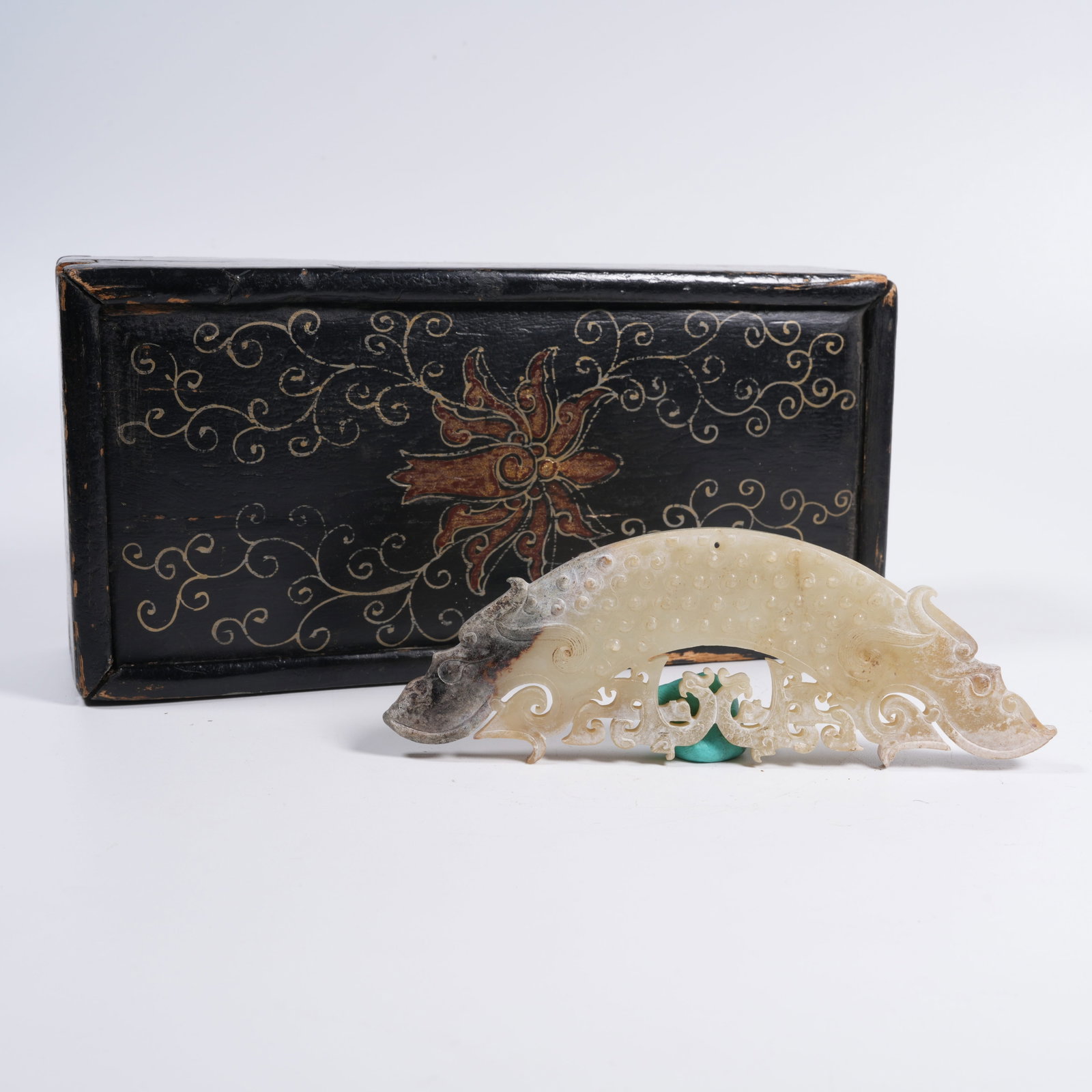 A ANCIENT JADE DOUBLE DRAGON HUANG PENDANT (1 of 8)